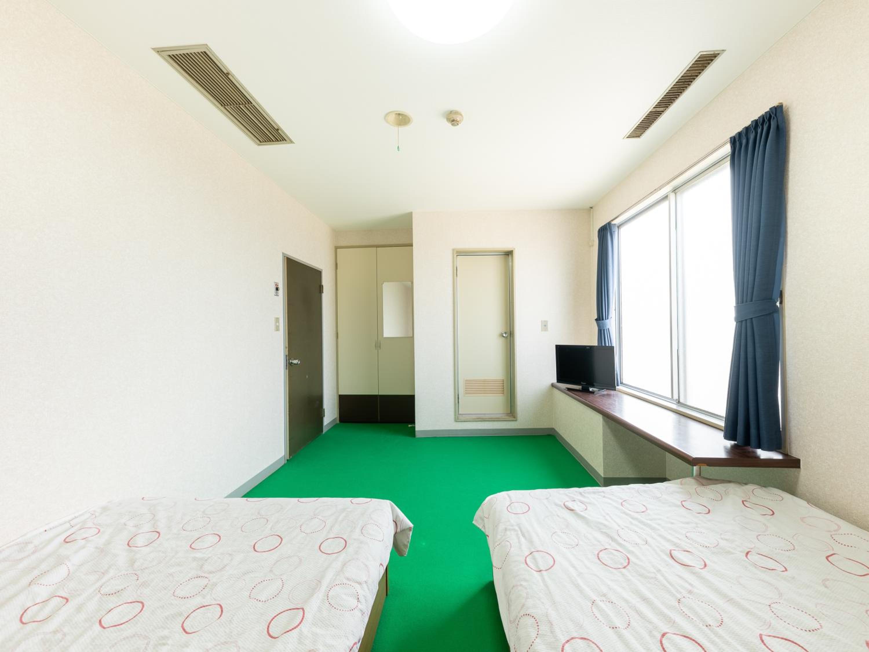 Twin Room - Photo 2