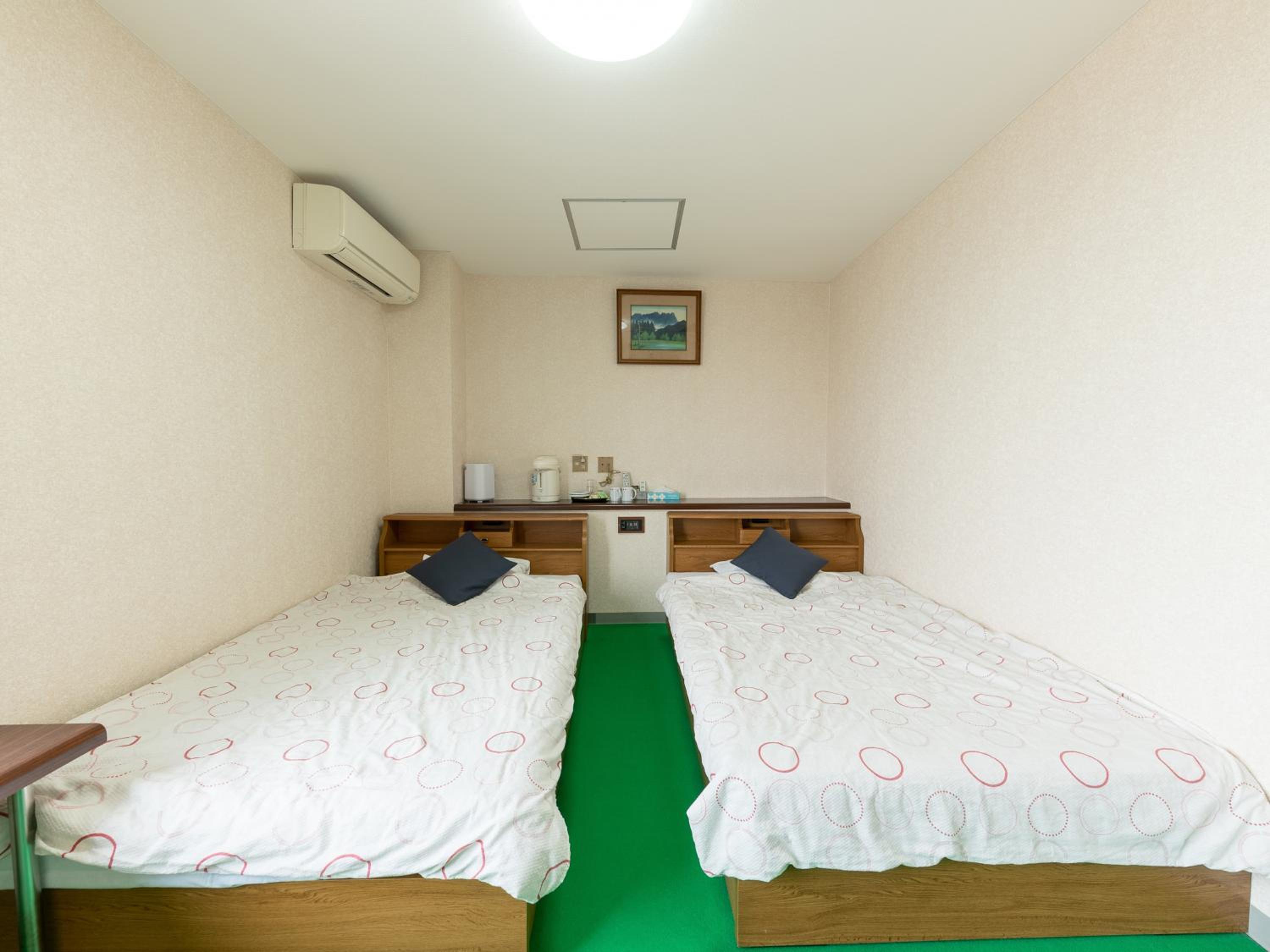 Twin Room - Photo 3