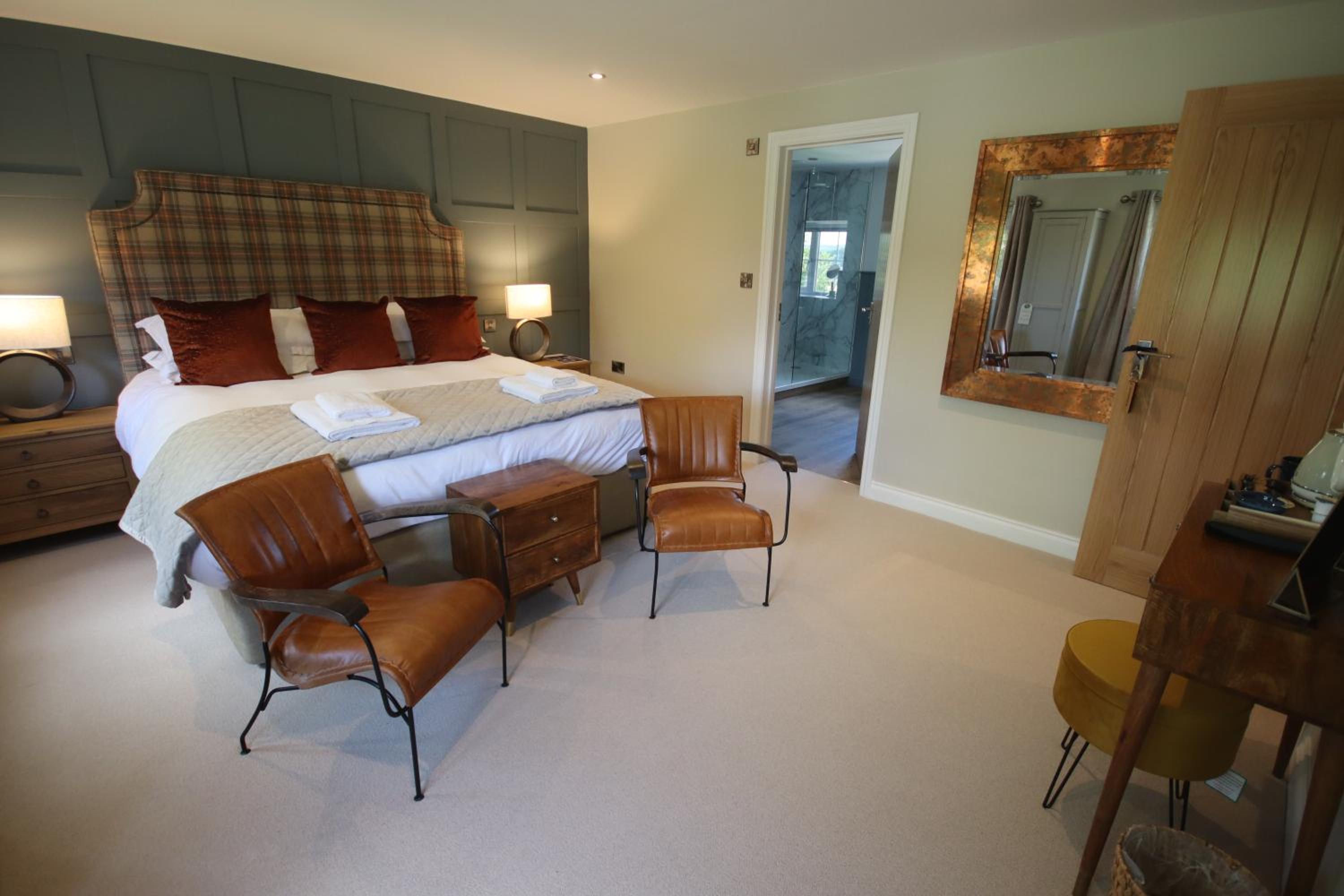 Deluxe King Room - Photo 1