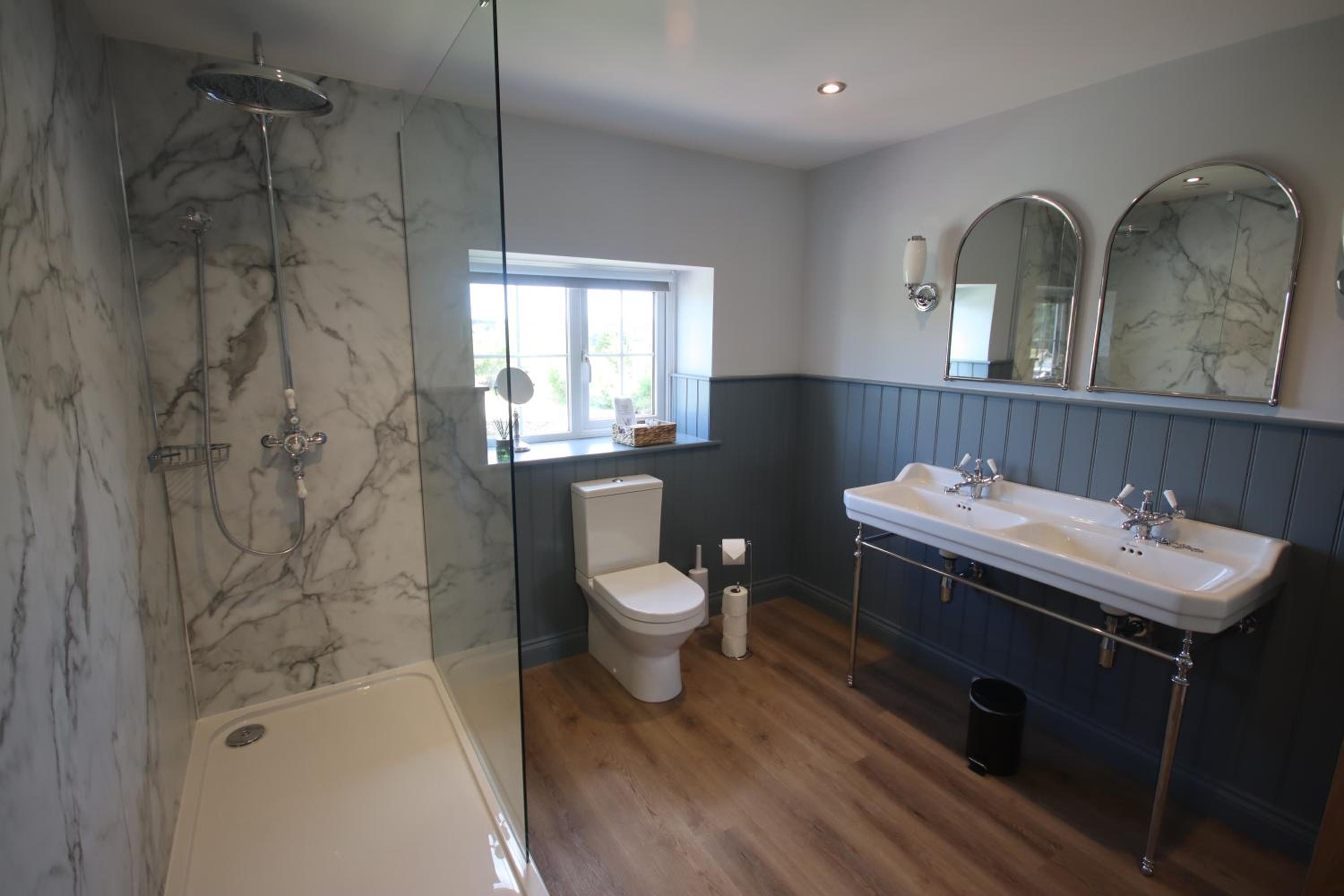 Deluxe King Room - Photo 4