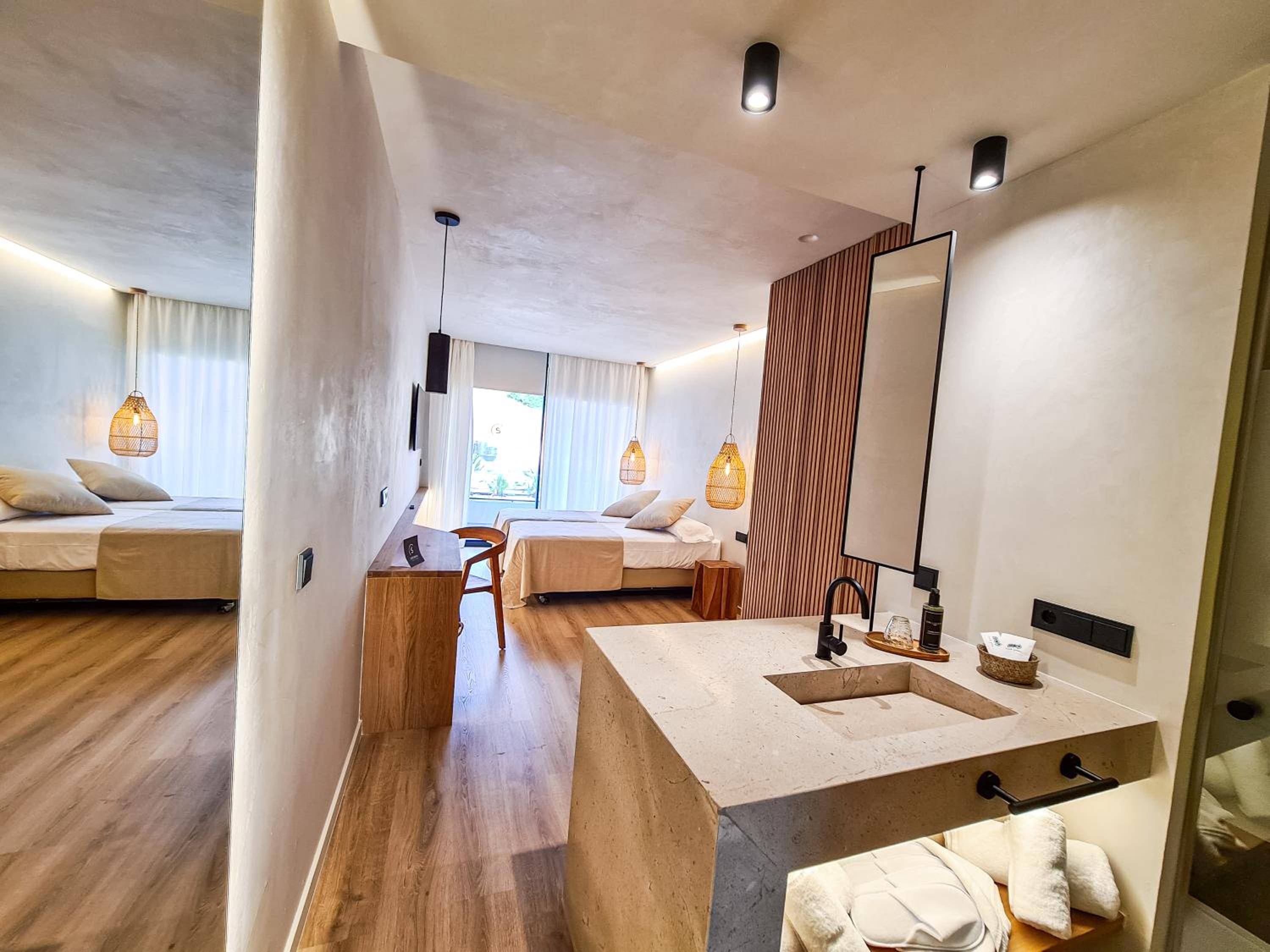 Double or Twin Room - Photo 6