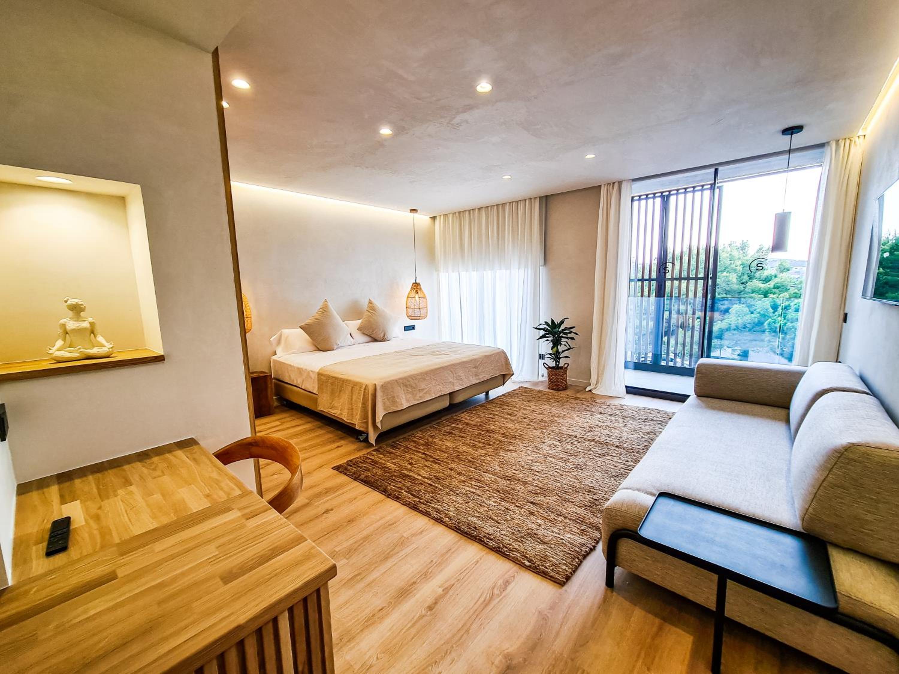 Queen Suite - Photo 5