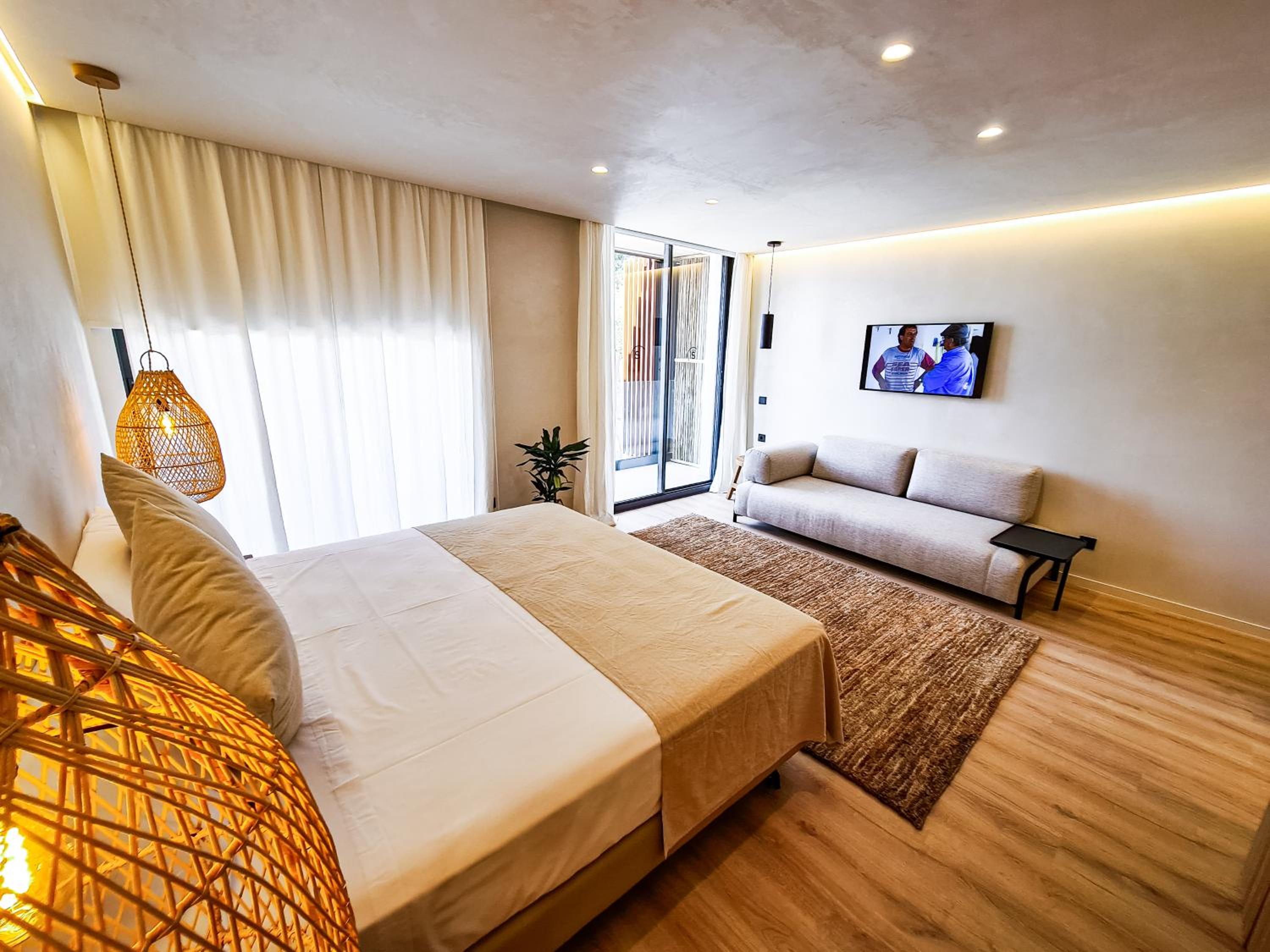 Queen Suite - Photo 1