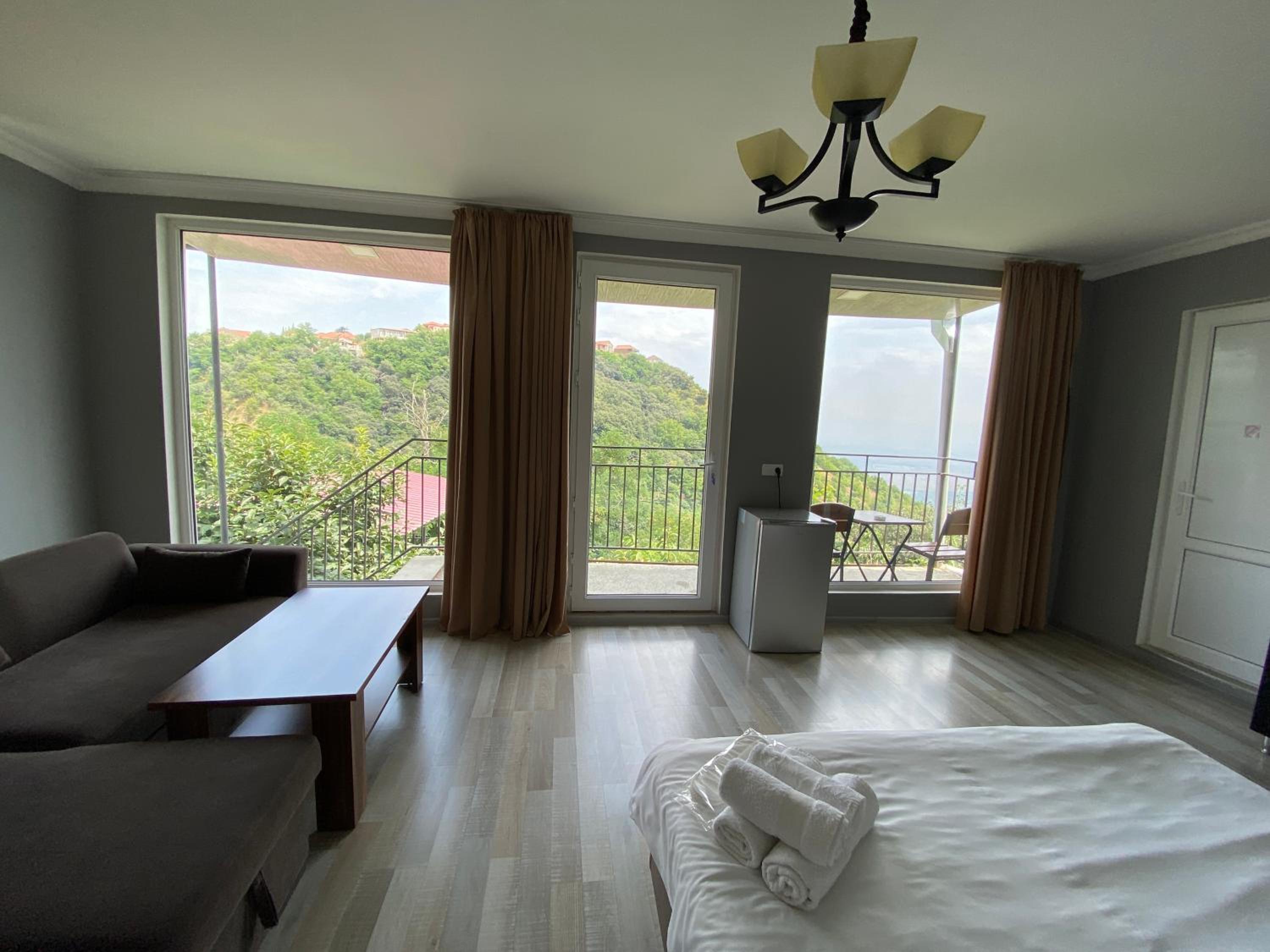 Deluxe Double Room with Balcony - Photo 5