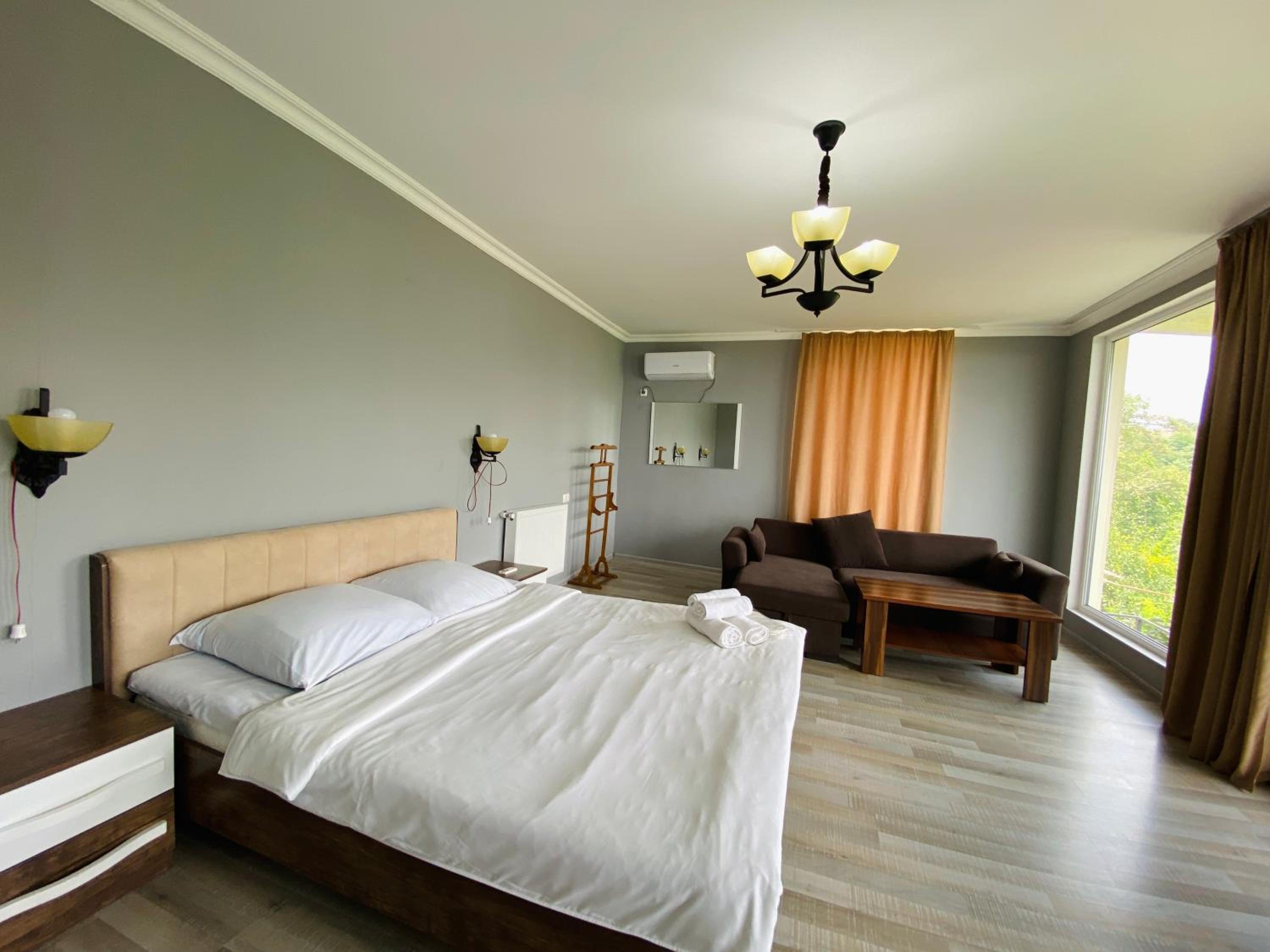 Deluxe Double Room with Balcony - Photo 16