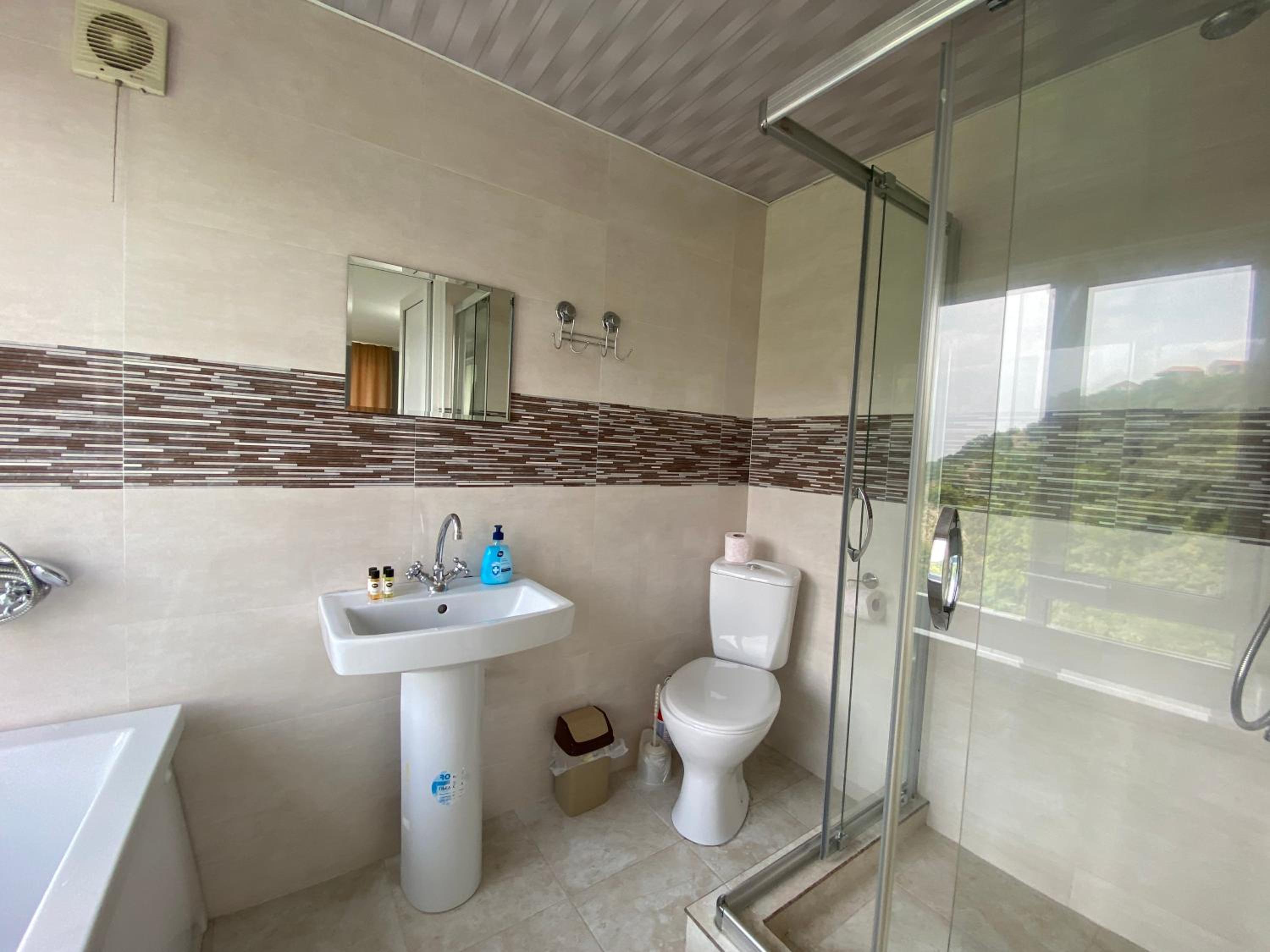 Deluxe Double Room with Balcony - Photo 10