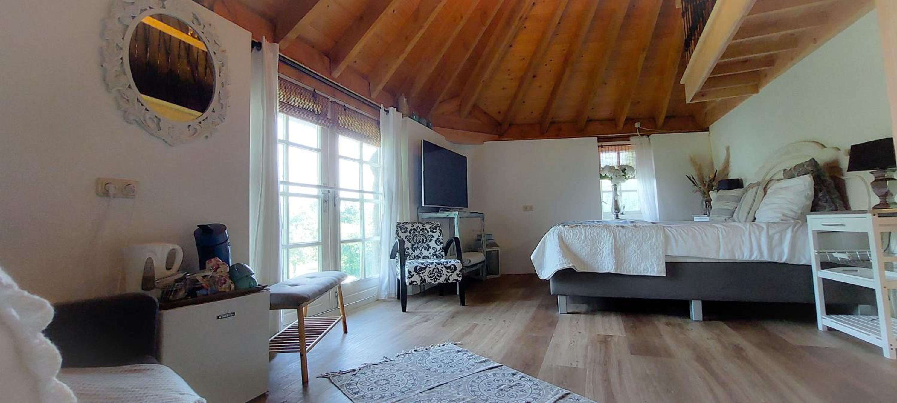 Family Room with Garden View - Photo 1