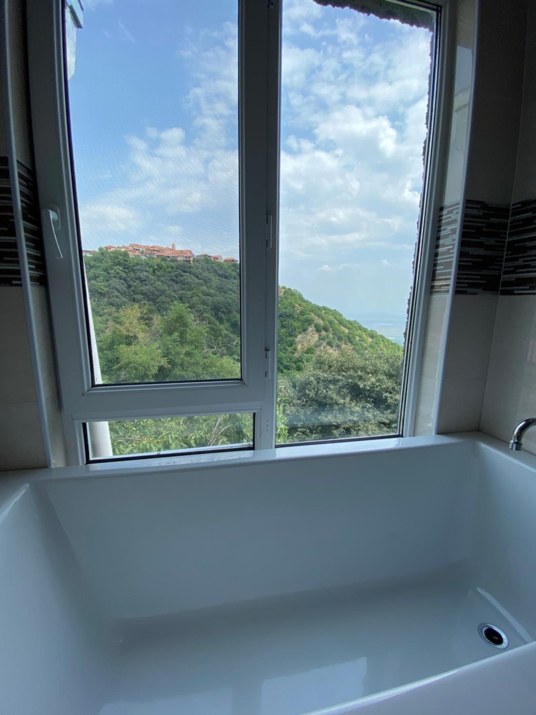 Deluxe Double Room with Balcony - Photo 8