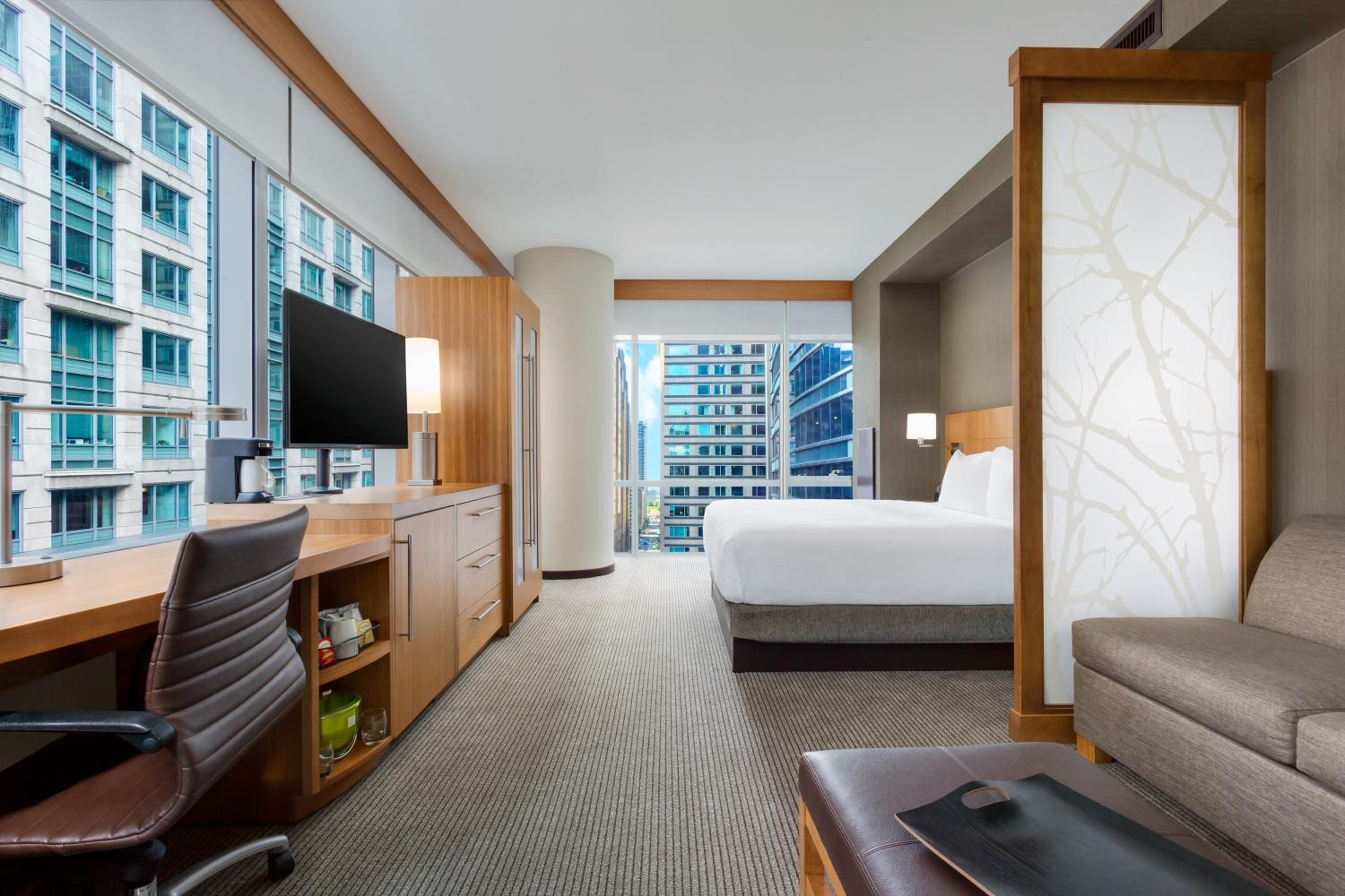 Corner King Room with Sofa Bed and View