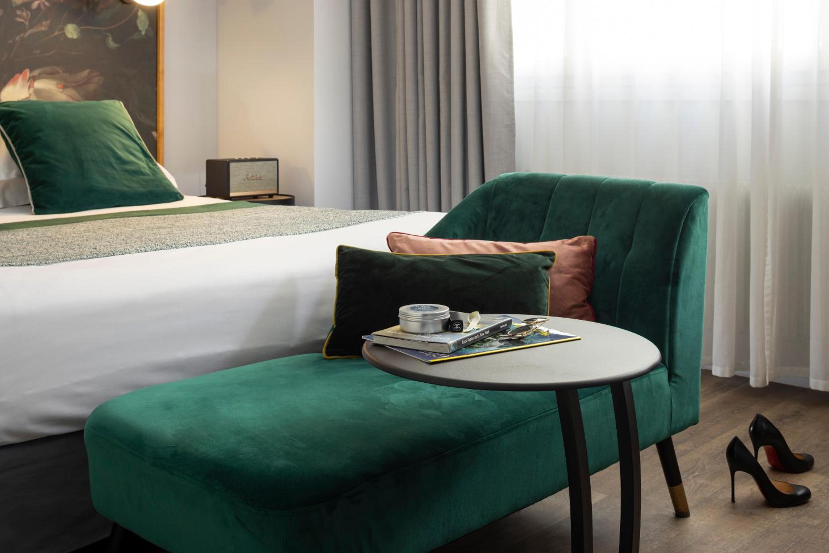 Superior Double Room thumbnail 6
