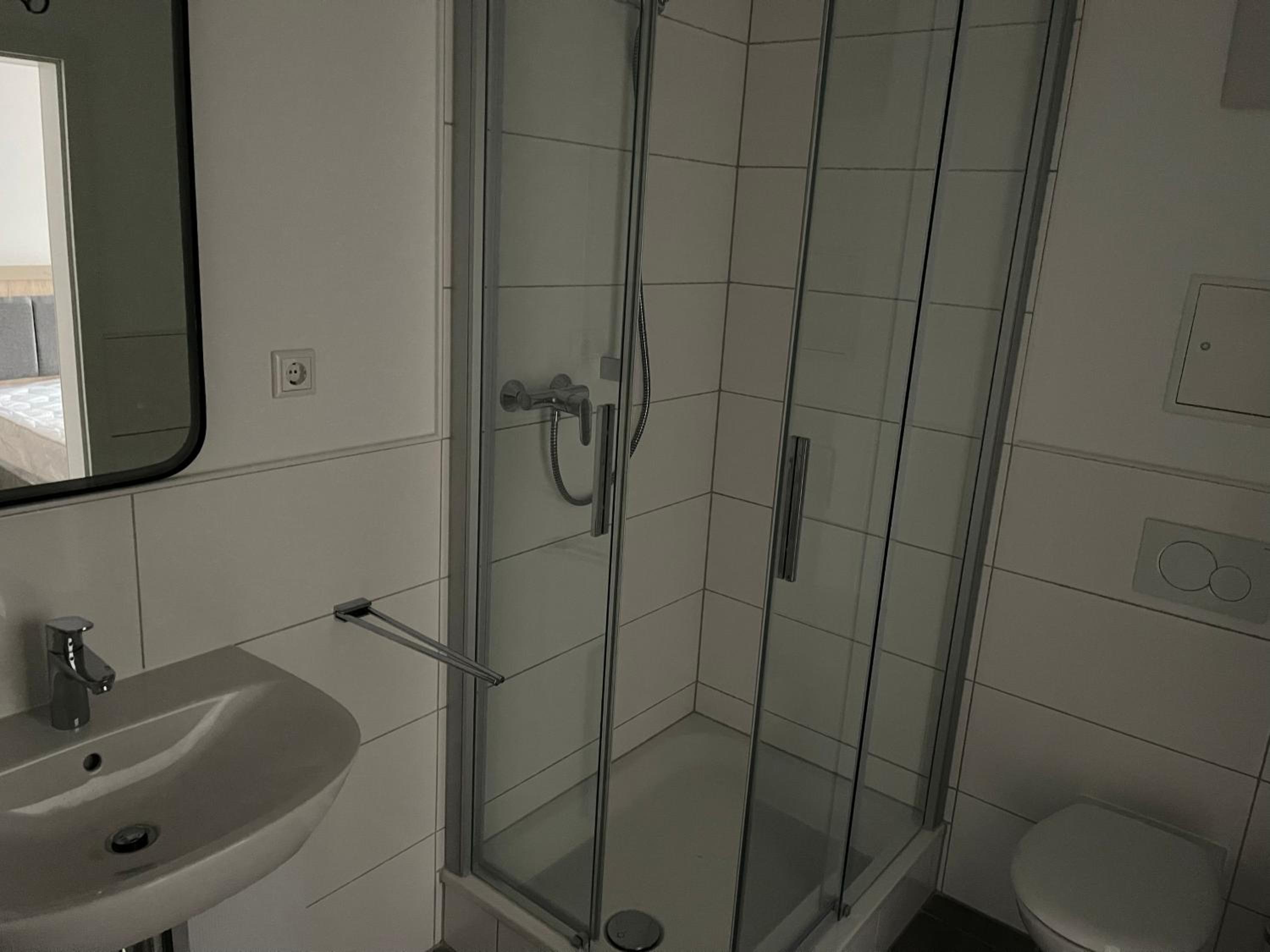 Apartment with Balcony - Photo 5