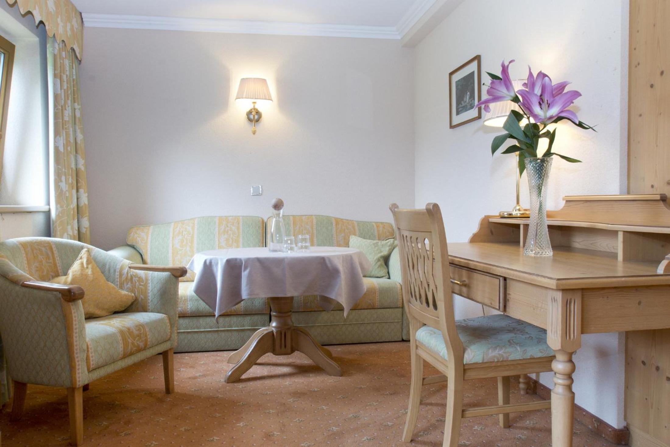 Post Deluxe Double Room