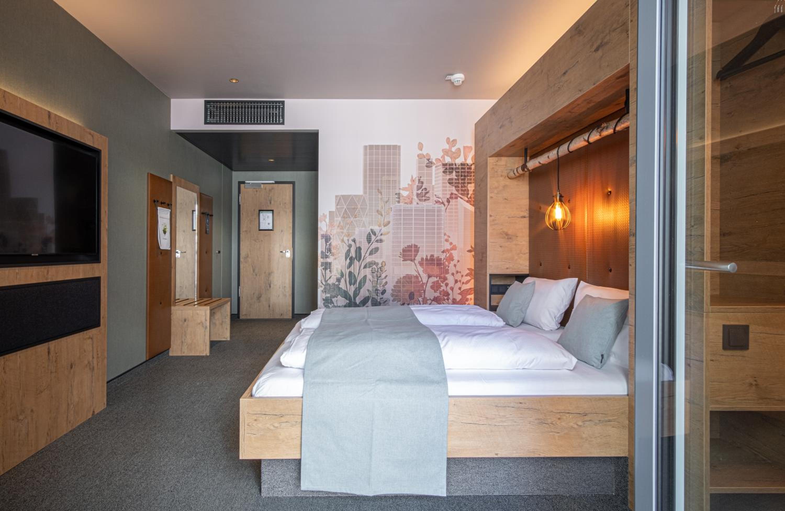 Budget Double Room - Photo 6
