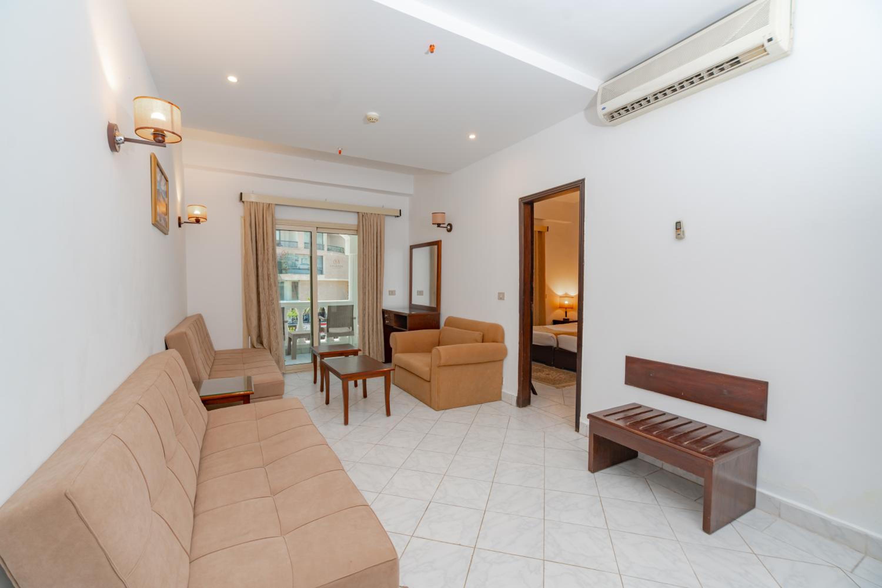 Family Room with Street View photo 3