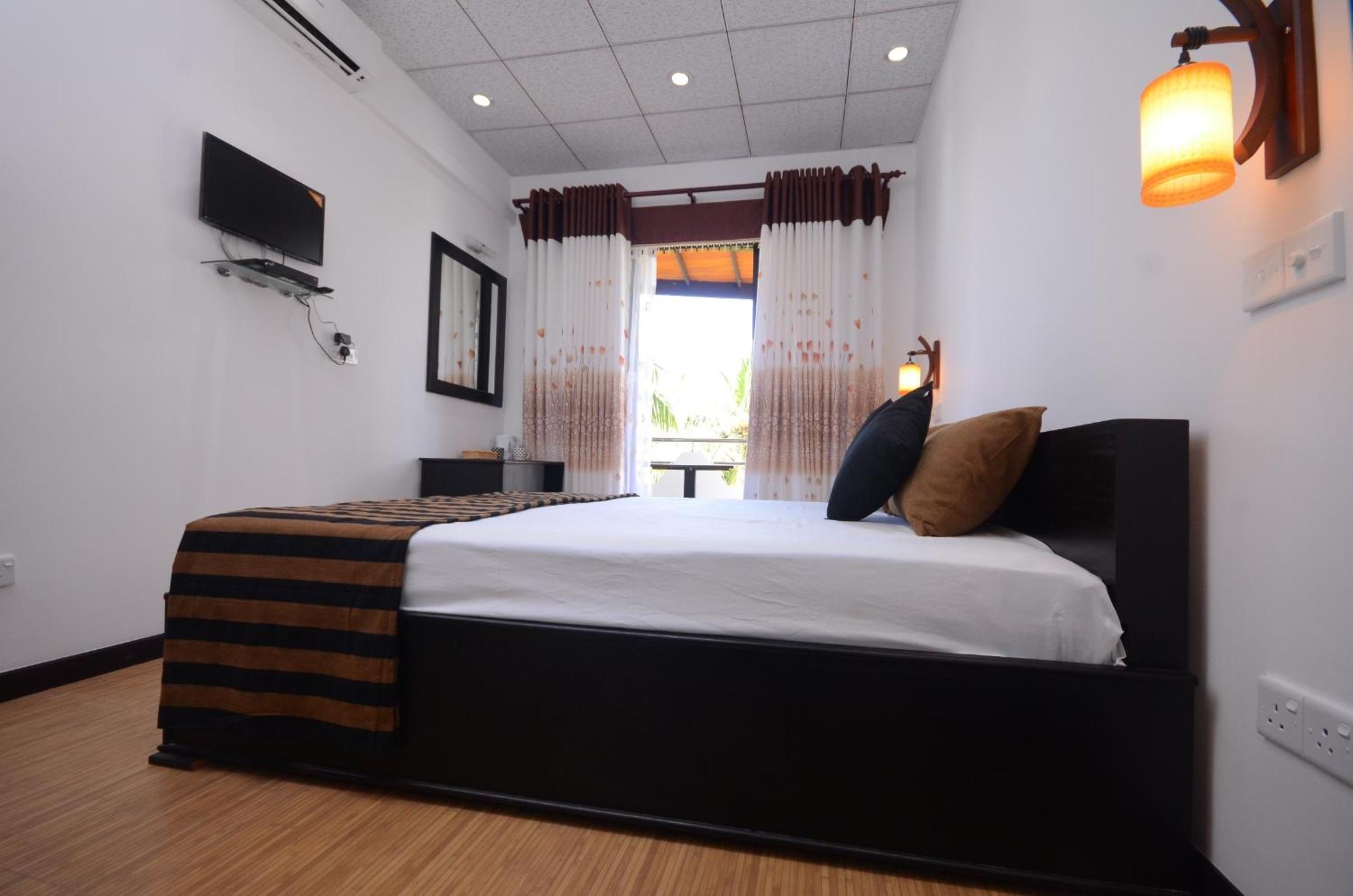 Double Room with Balcony - Photo 1