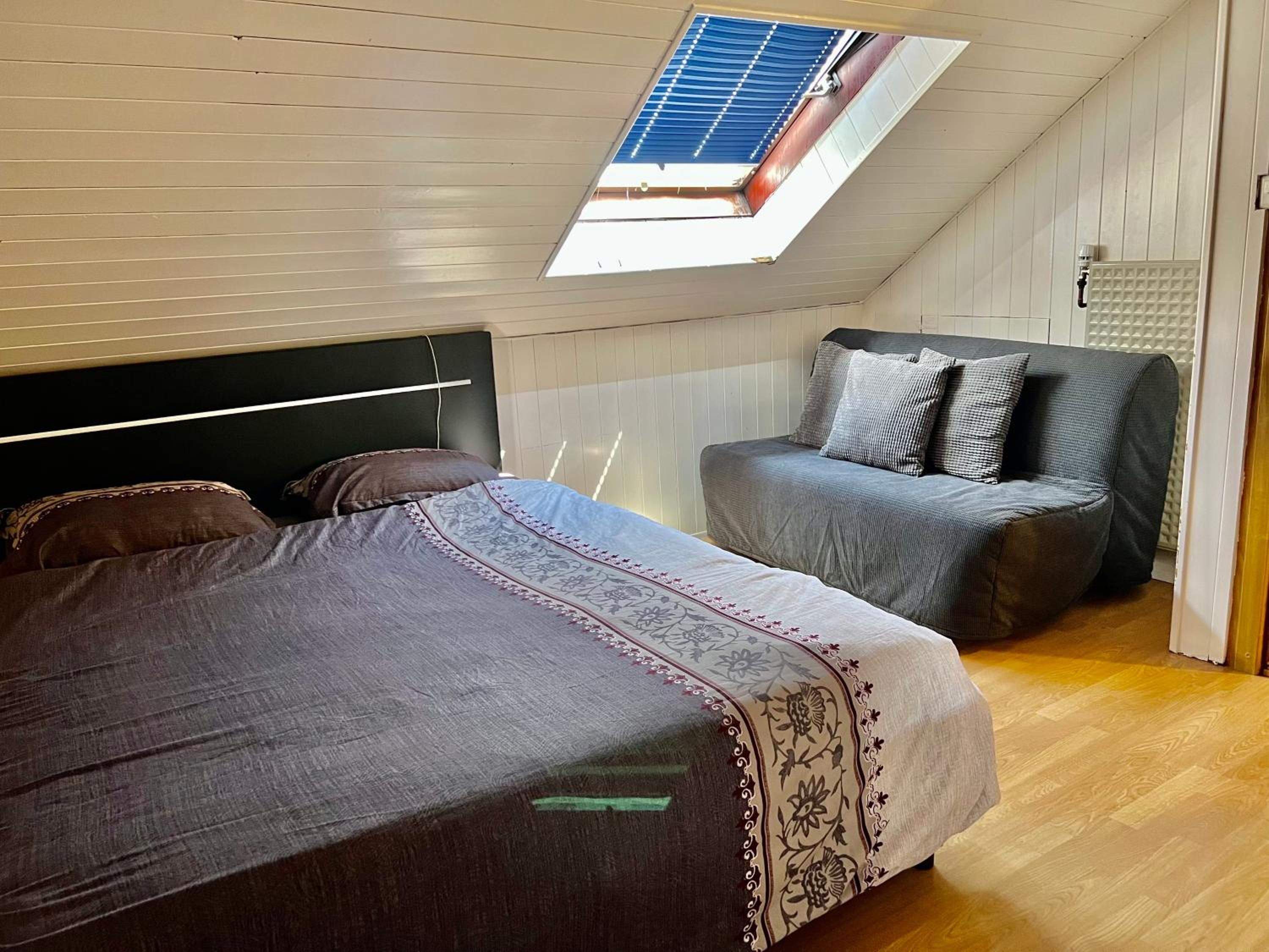 Basic Triple Room with Shared Bathroom photo 1