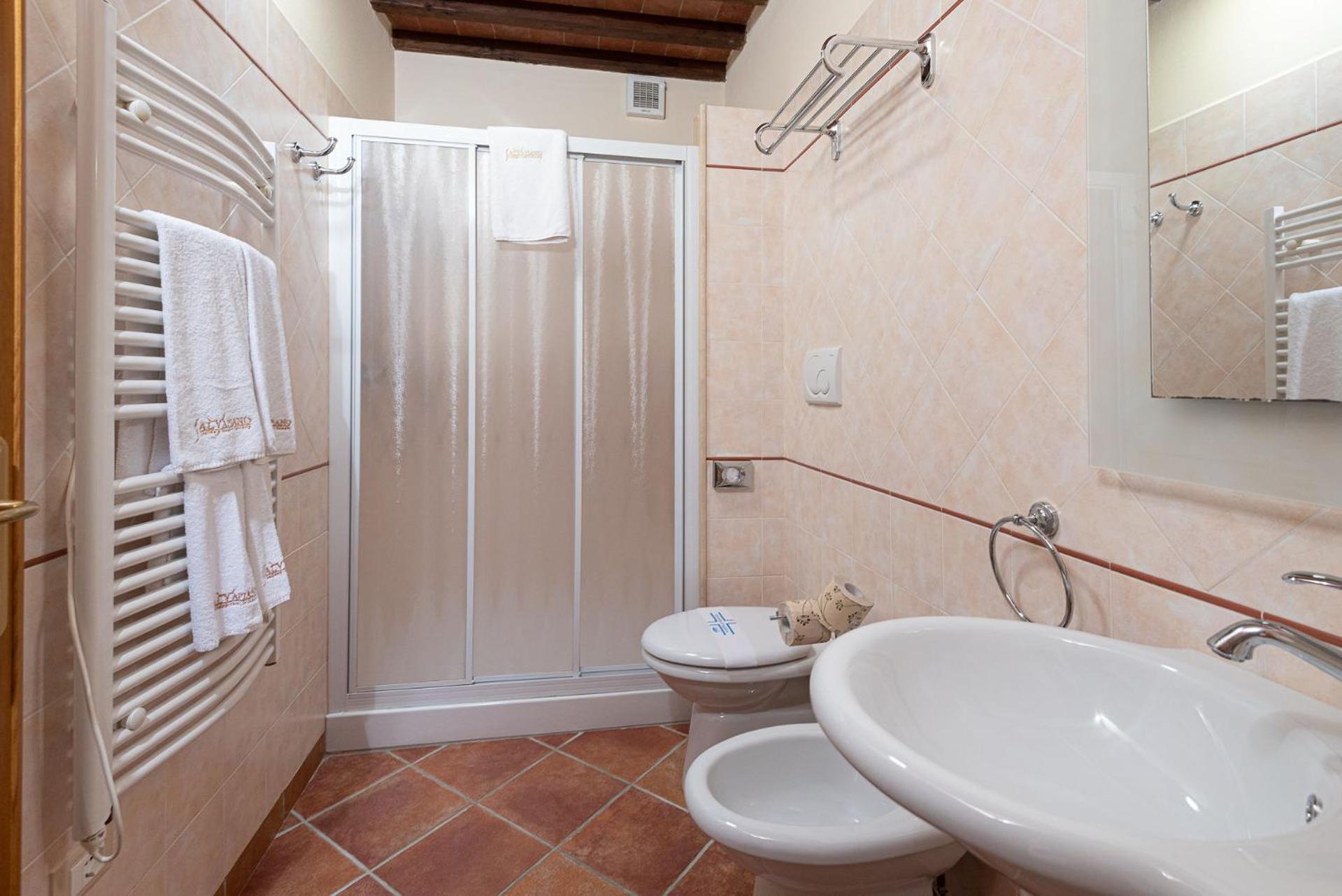 Three-Bedroom Apartment (5 Adults) - Split Level - Photo 5