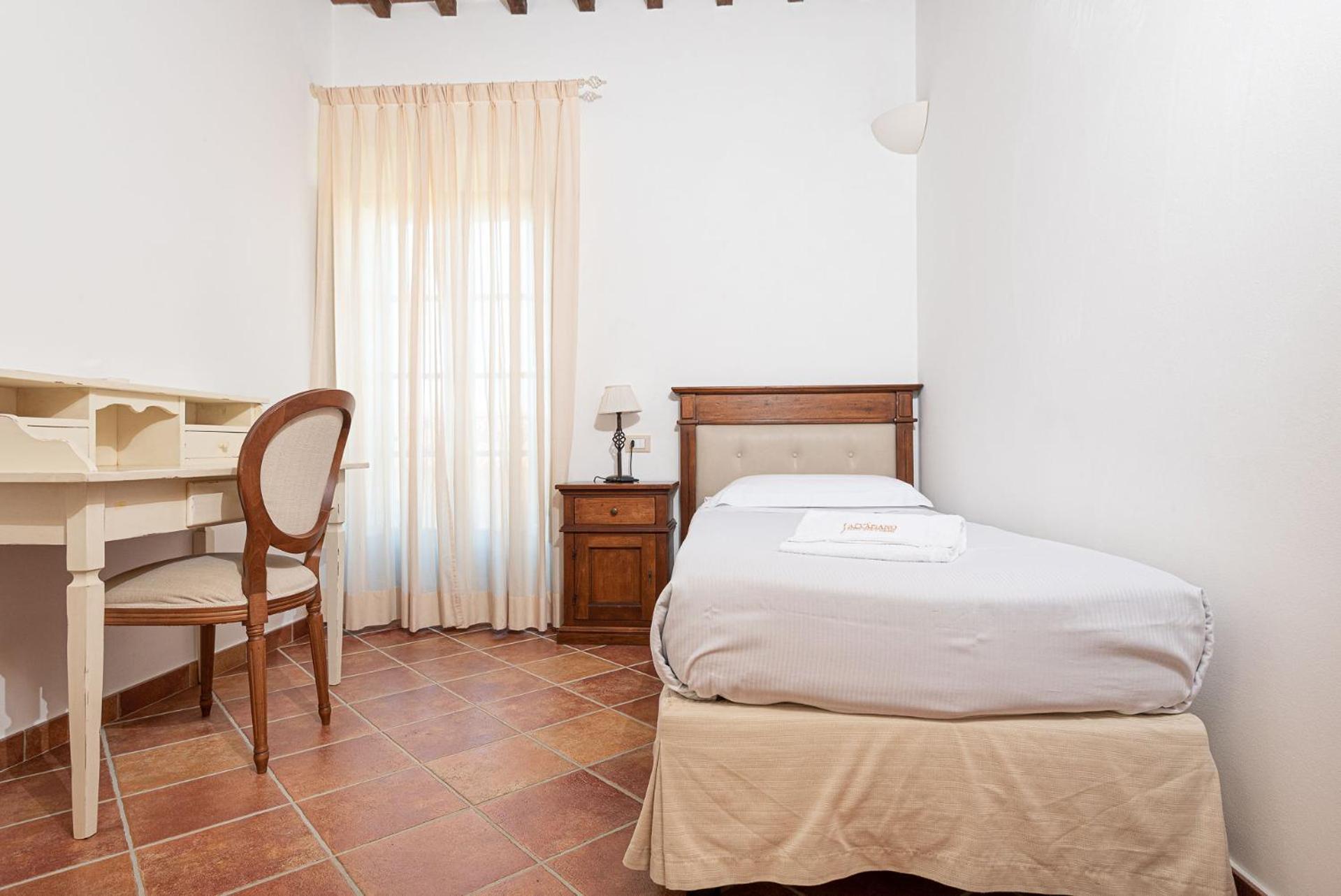 Three-Bedroom Apartment (5 Adults) - Split Level - Photo 13
