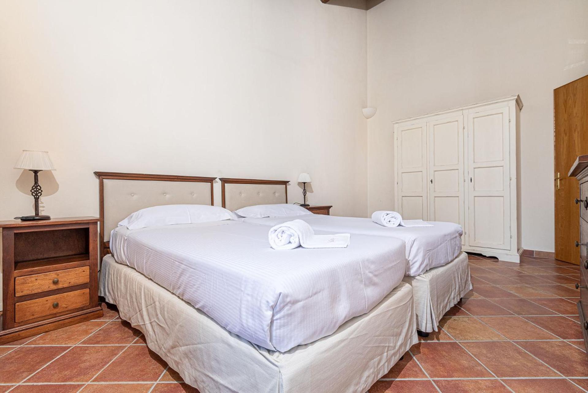 Three-Bedroom Apartment (5 Adults) - Split Level - Photo 9