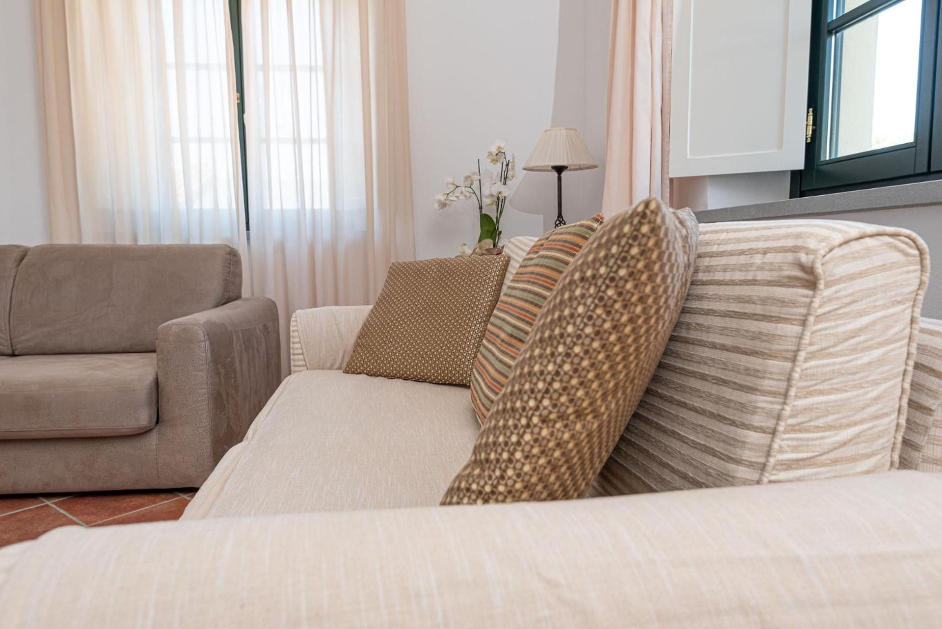 Three-Bedroom Apartment (5 Adults) - Split Level - Photo 8