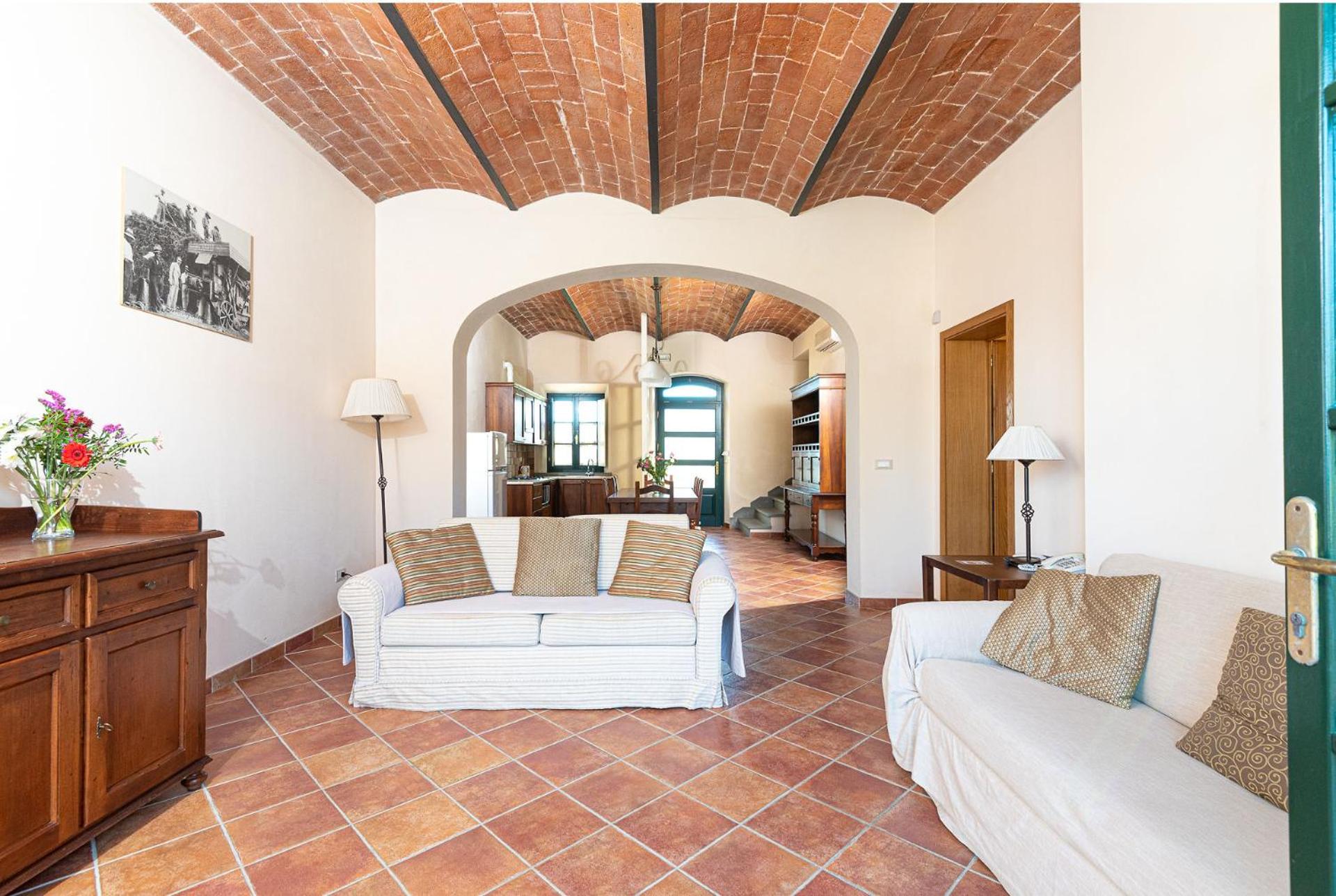 Three-Bedroom Apartment (5 Adults) - Split Level - Photo 7