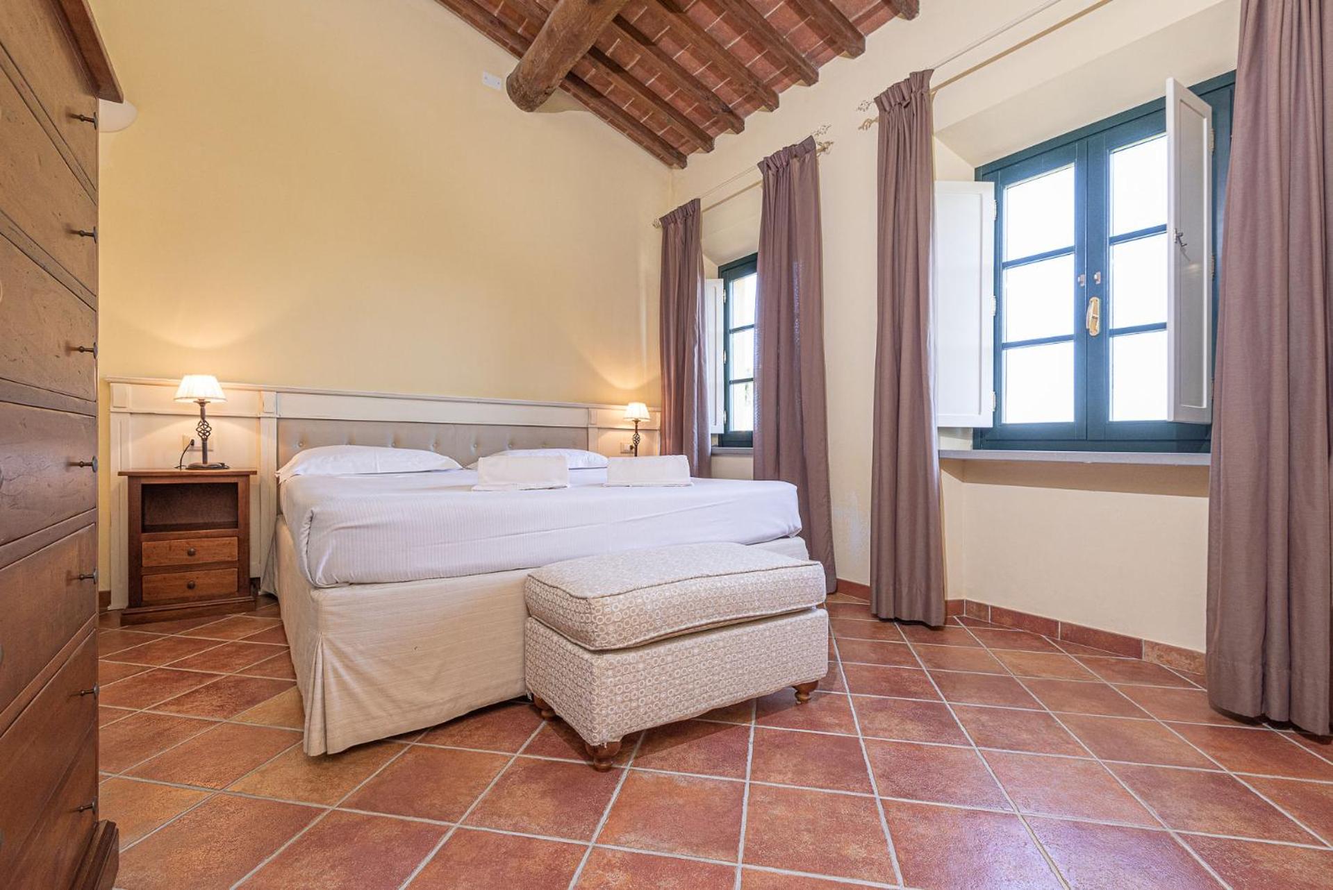 Three-Bedroom Apartment (5 Adults) - Split Level - Photo 6