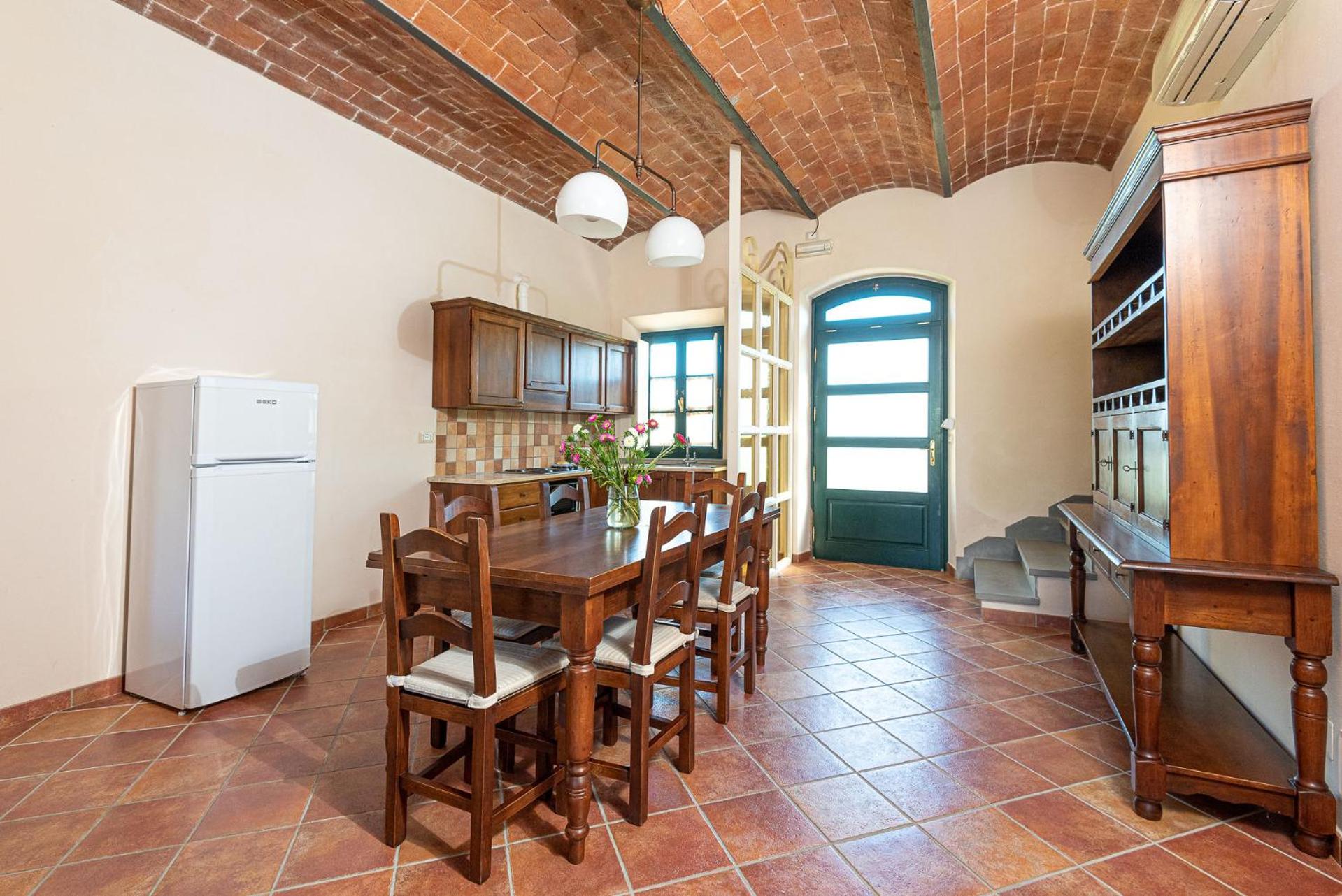 Three-Bedroom Apartment (5 Adults) - Split Level - Photo 12