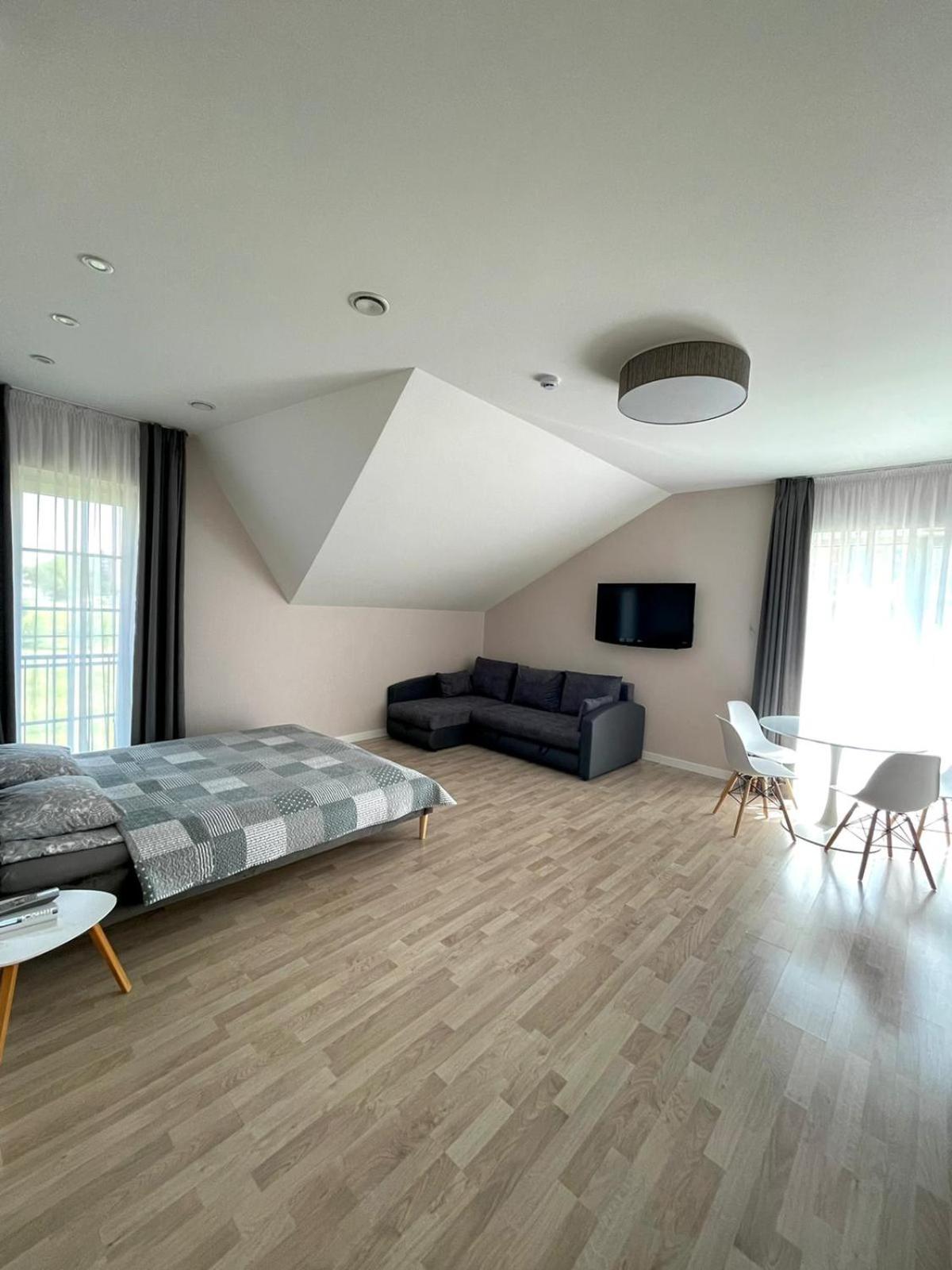Family Studio - Photo 10