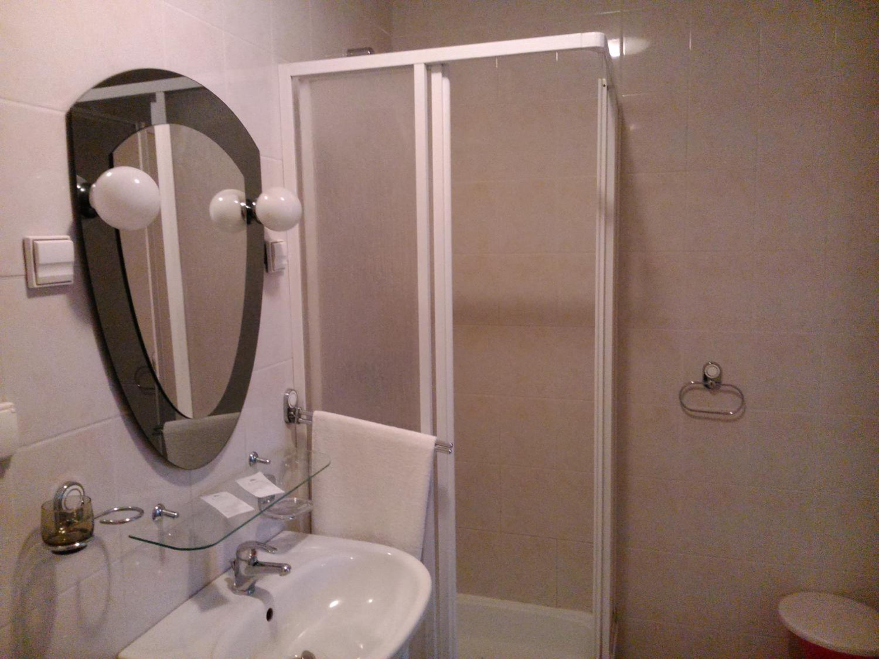 Twin Room - Photo 4