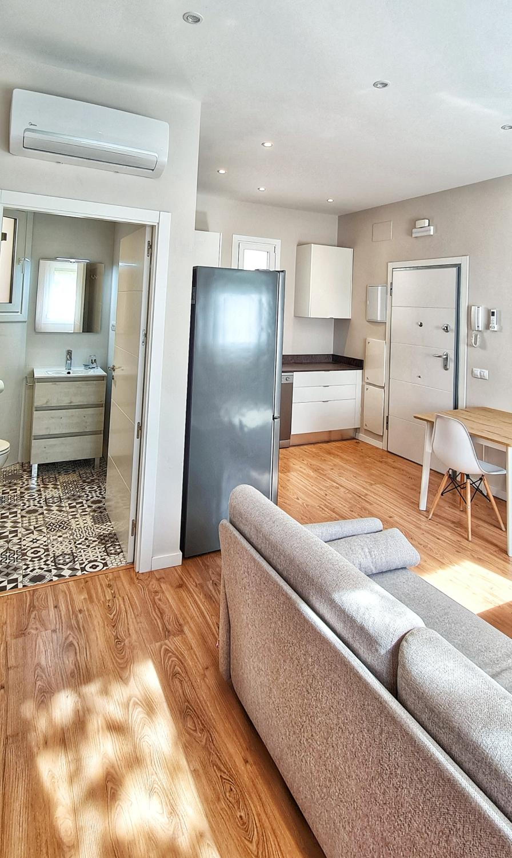 One-Bedroom Apartment - Photo 17
