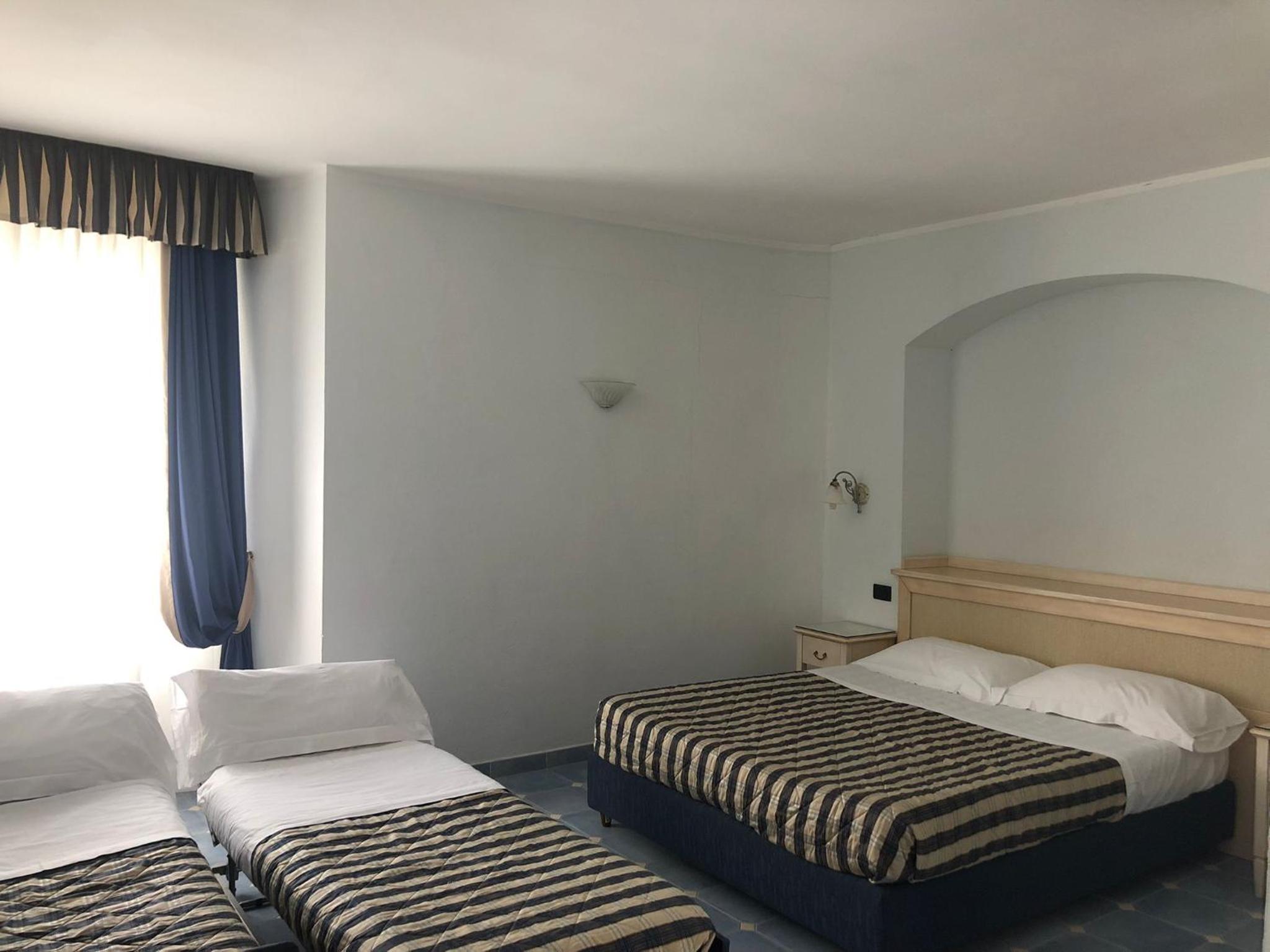 Classic Quadruple Room - Photo 3