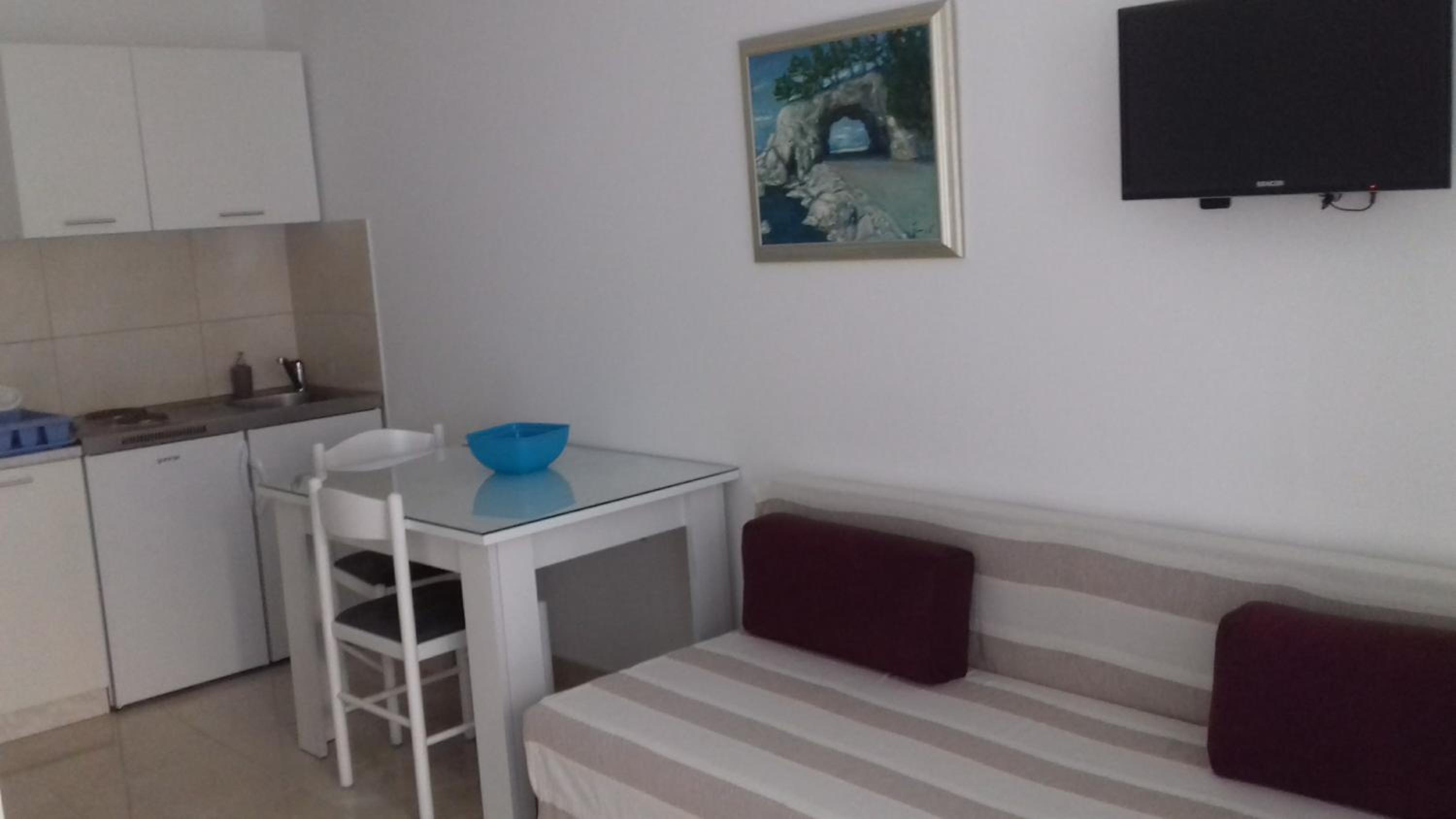 Apartment with Balcony photo 2