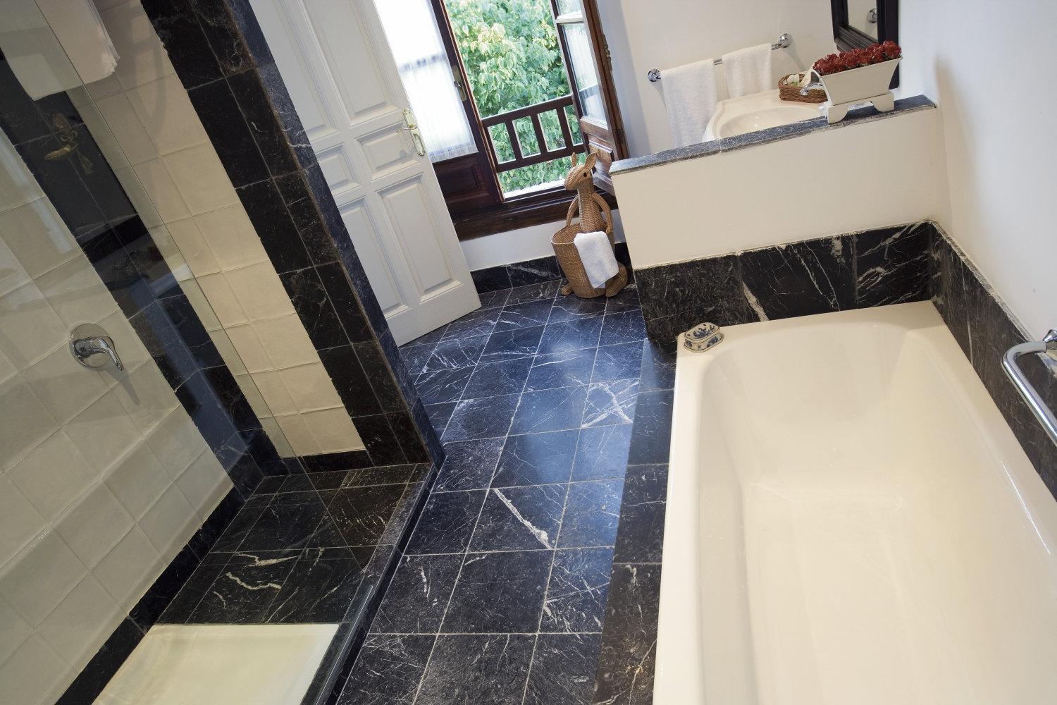 Suite - Photo 5