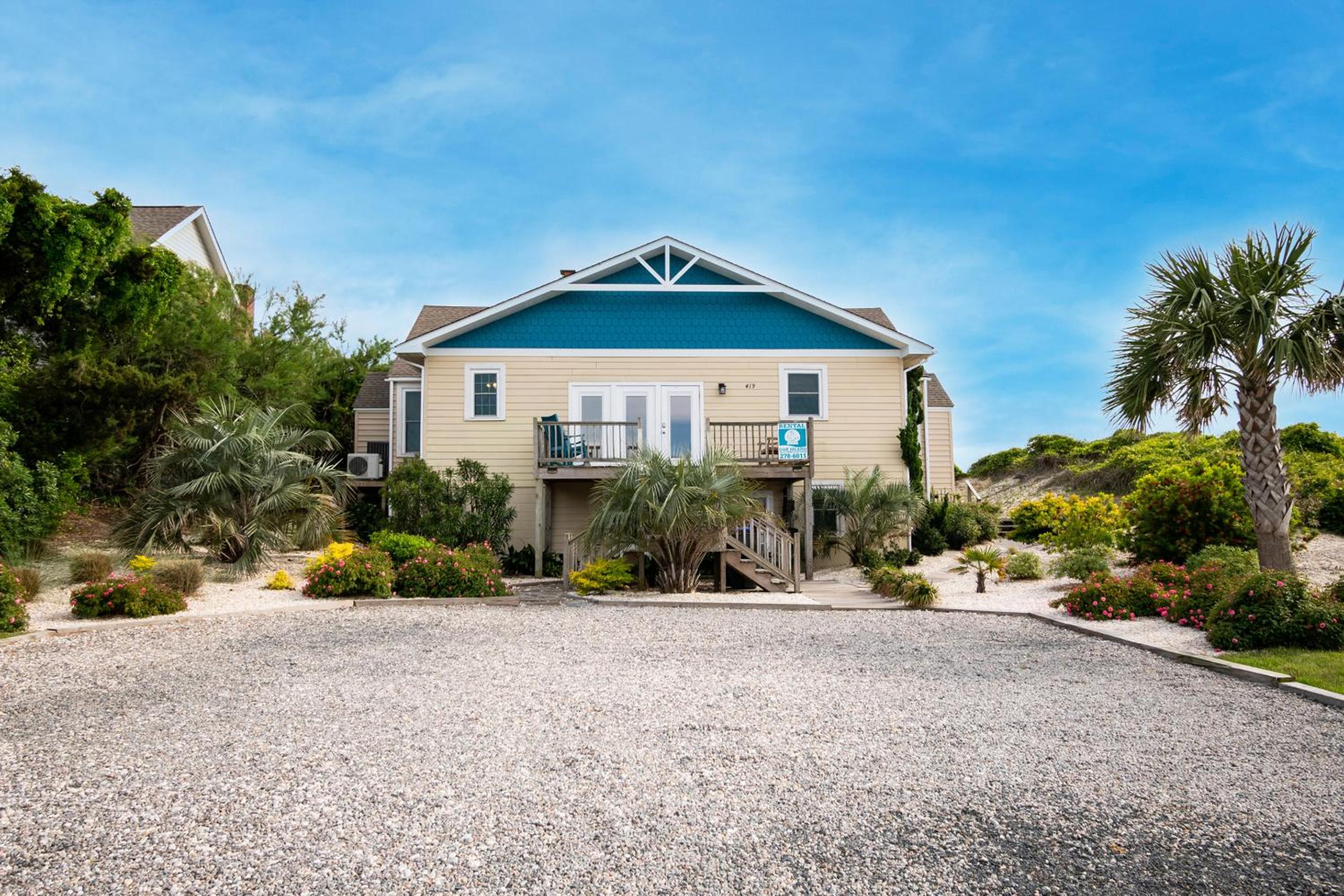 Six-Bedroom House photo 2