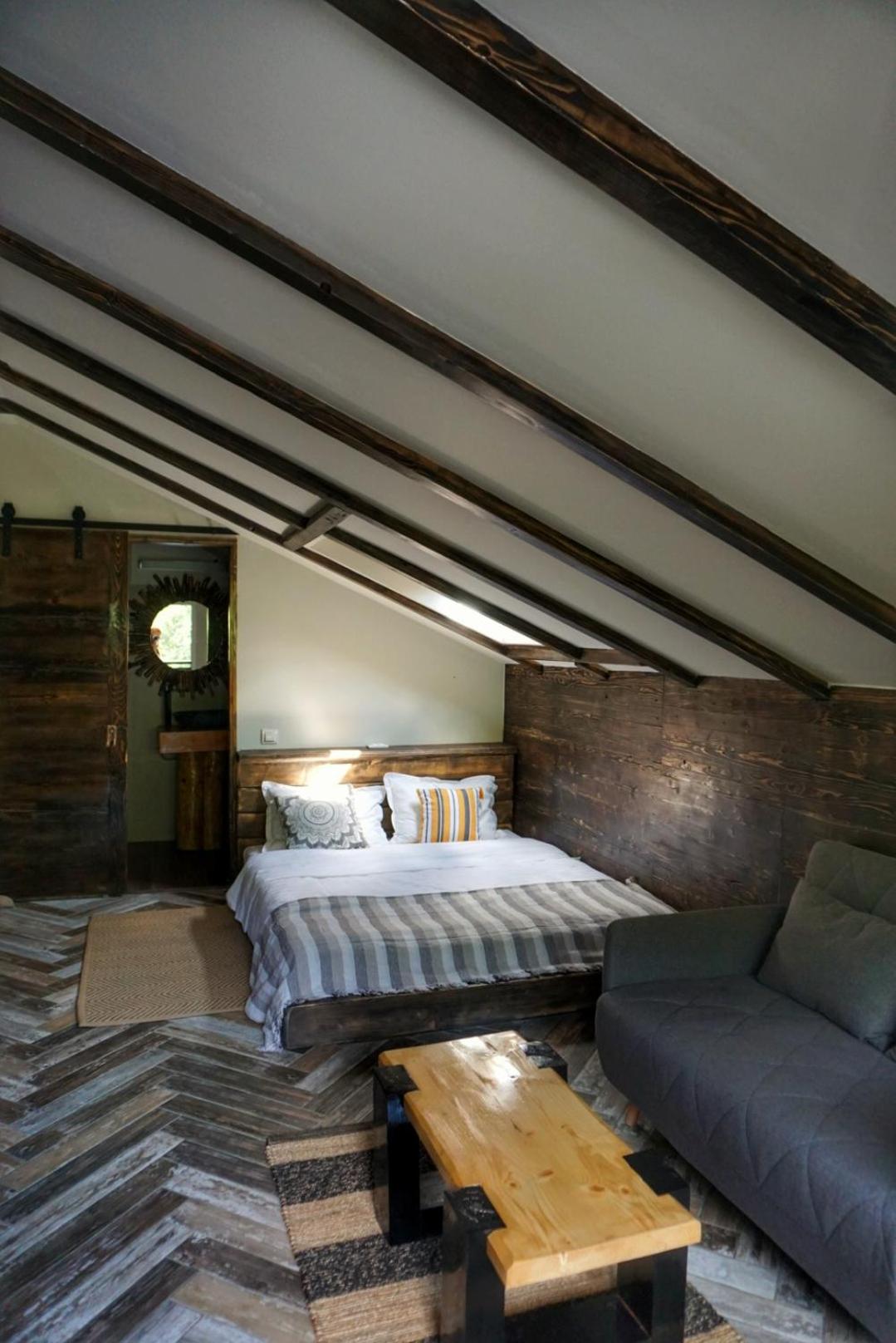 Deluxe Room (2 Adults + 1 Child)