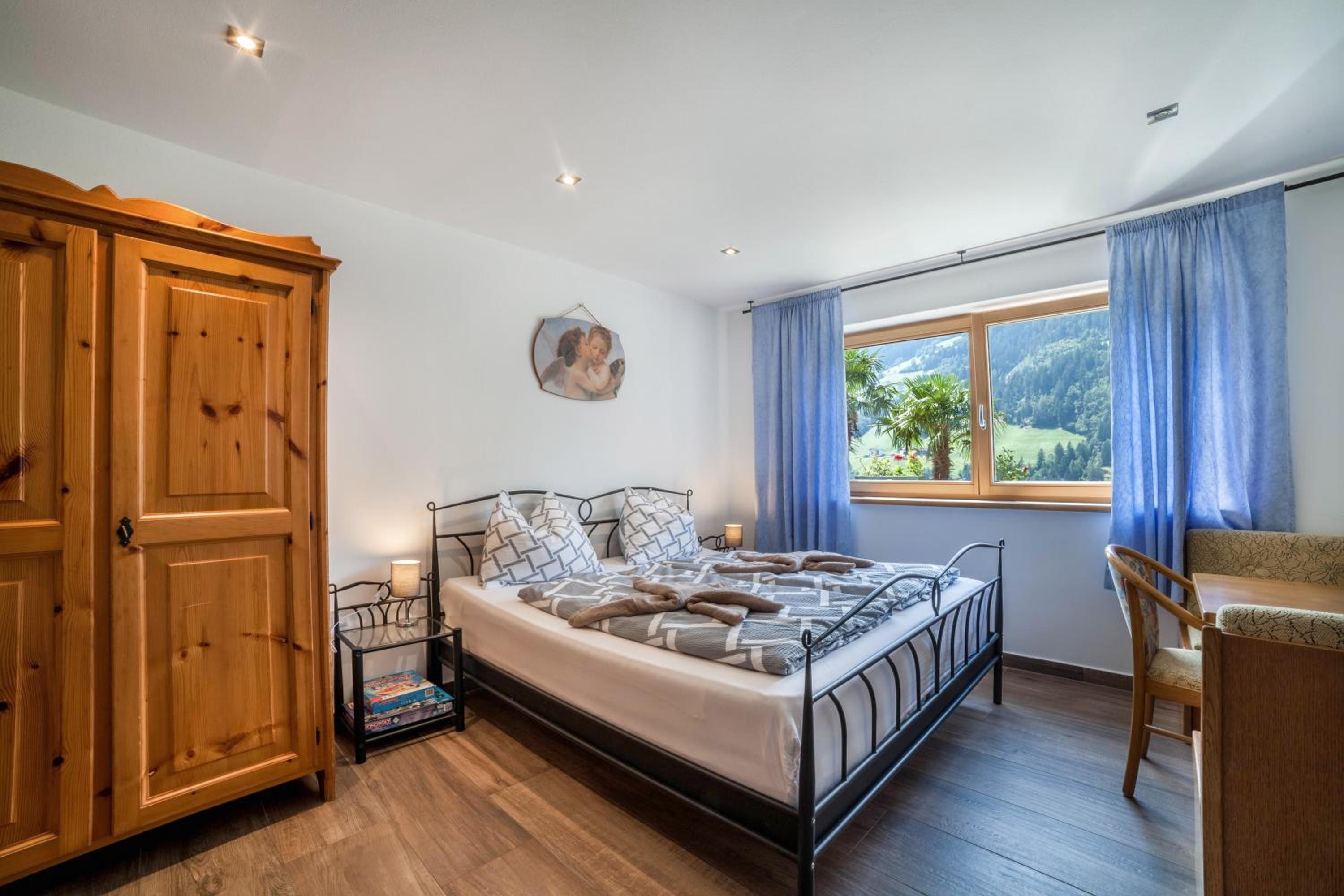 Superior One-Bedroom Apartment