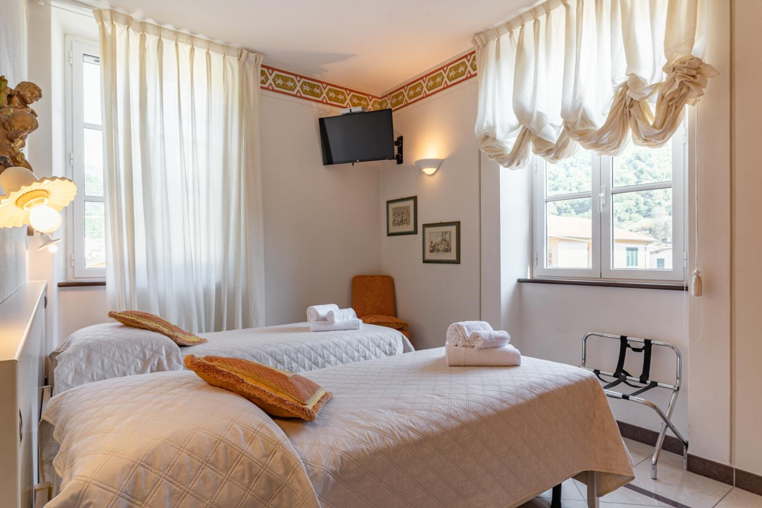 Standard Double or Twin Room - Photo 1