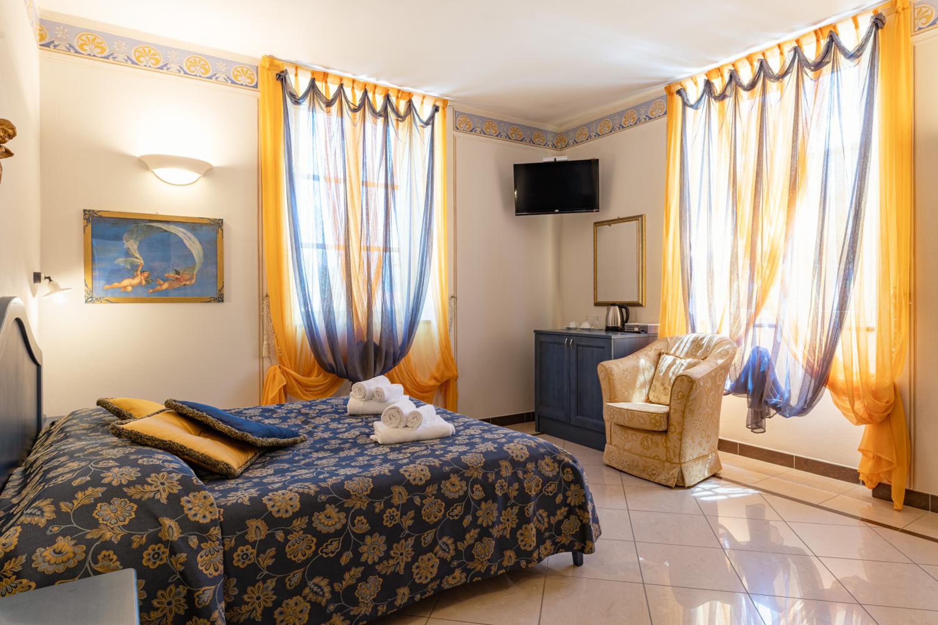 Deluxe Room - Photo 1