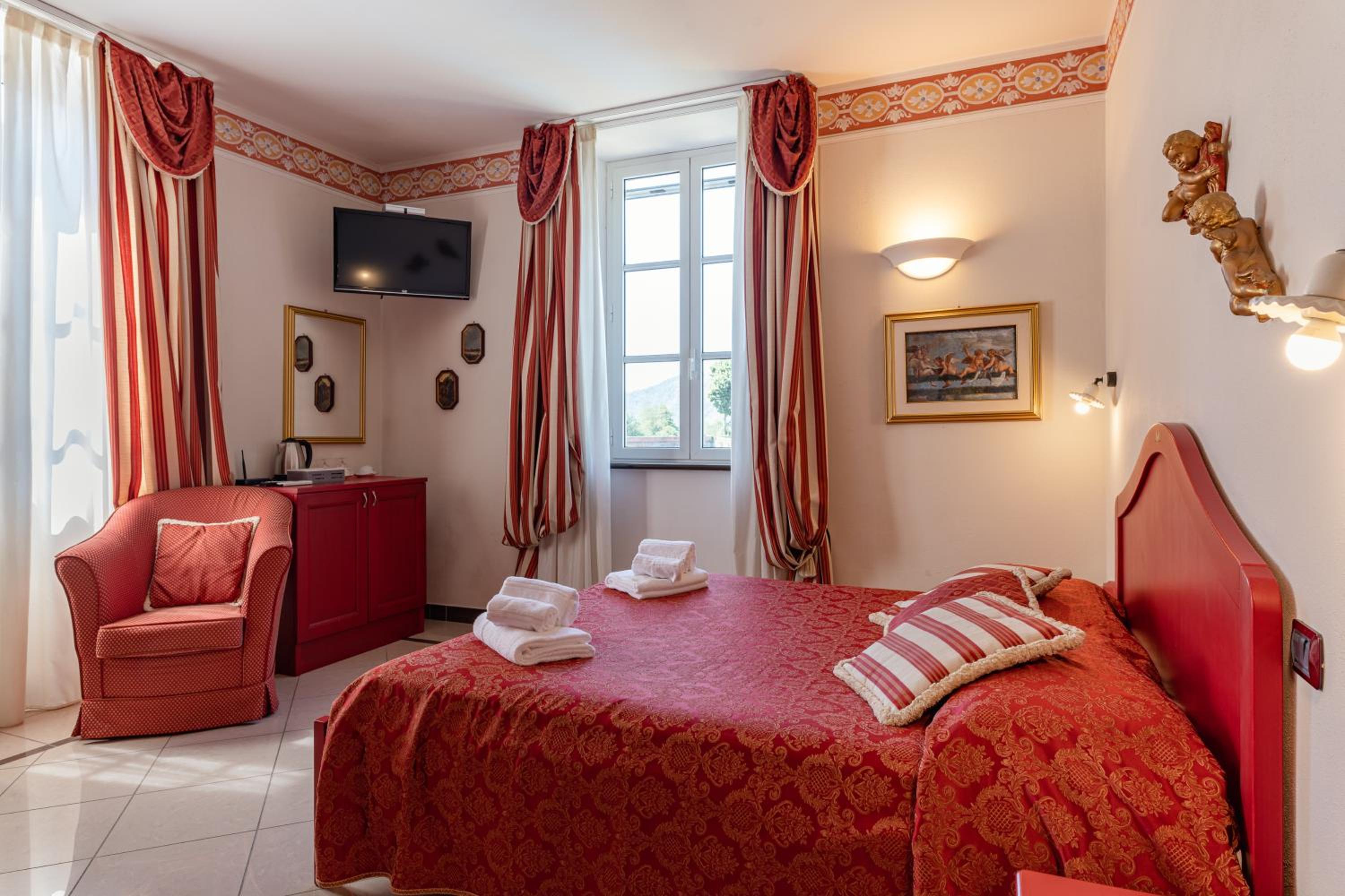 Deluxe Room - Photo 5