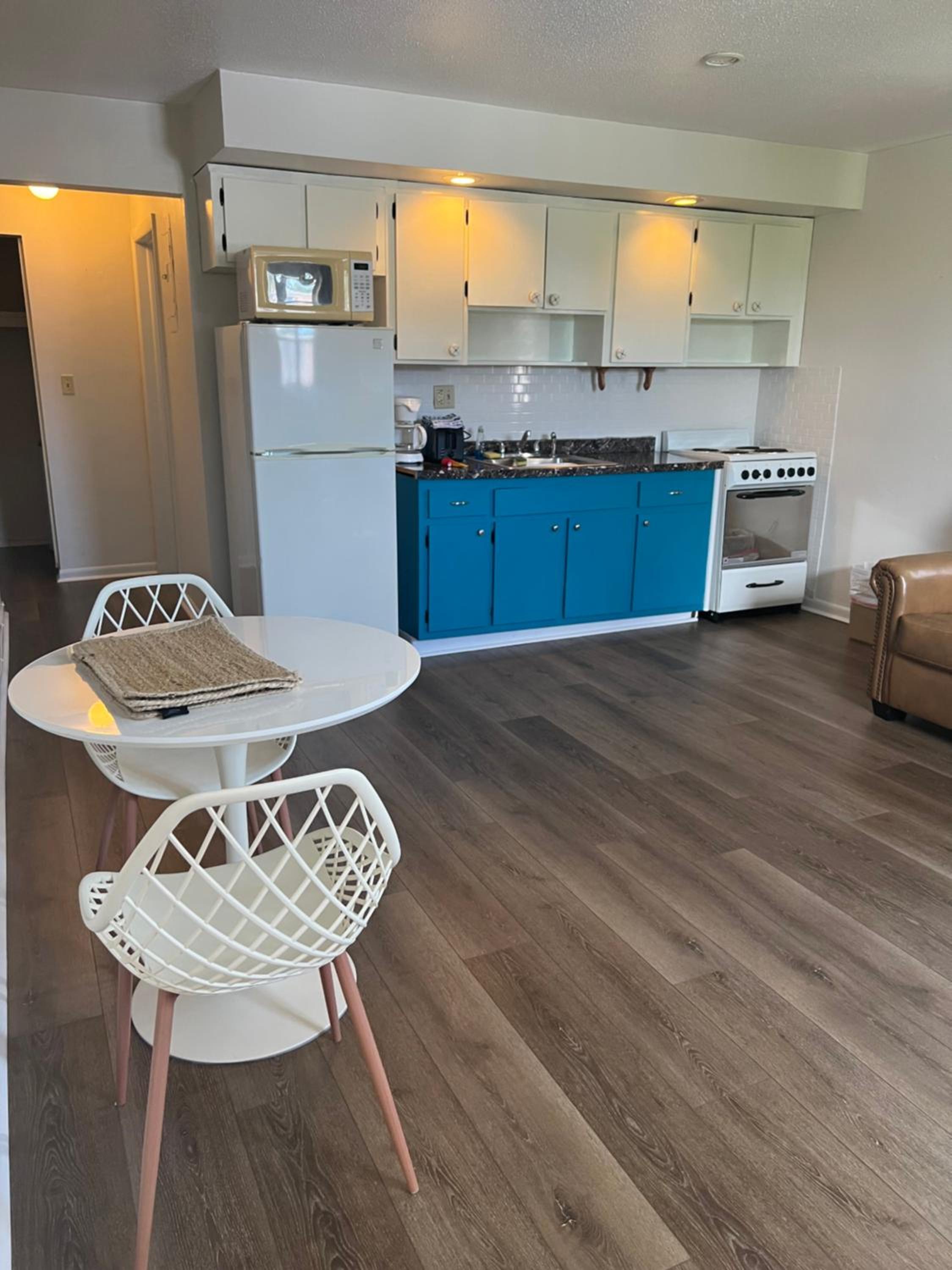 One-Bedroom Apartment - Photo 3