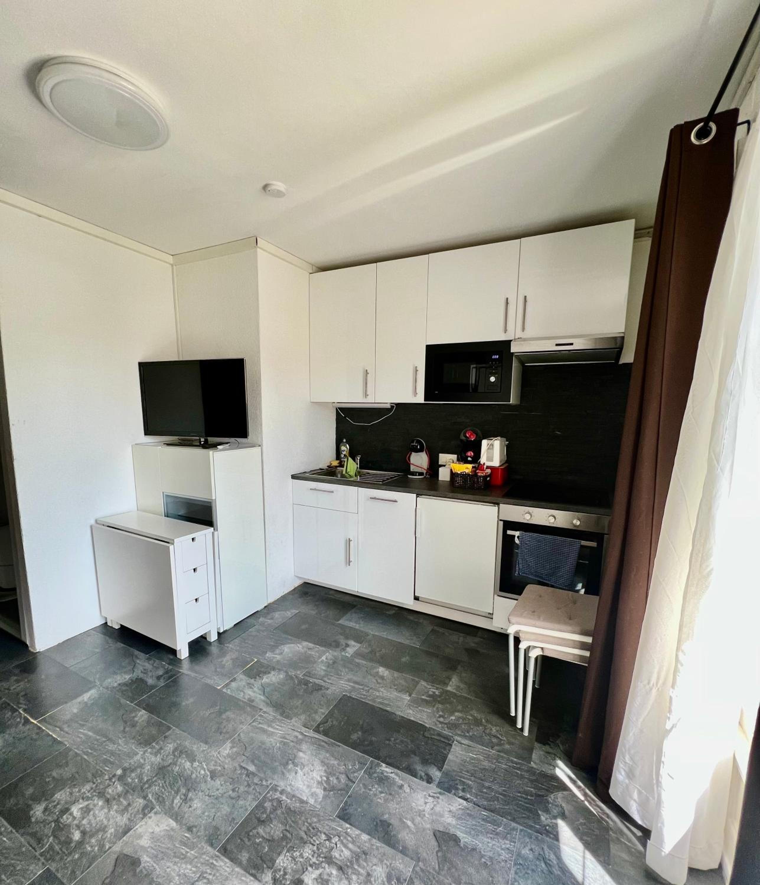 Studio Apartment photo 3