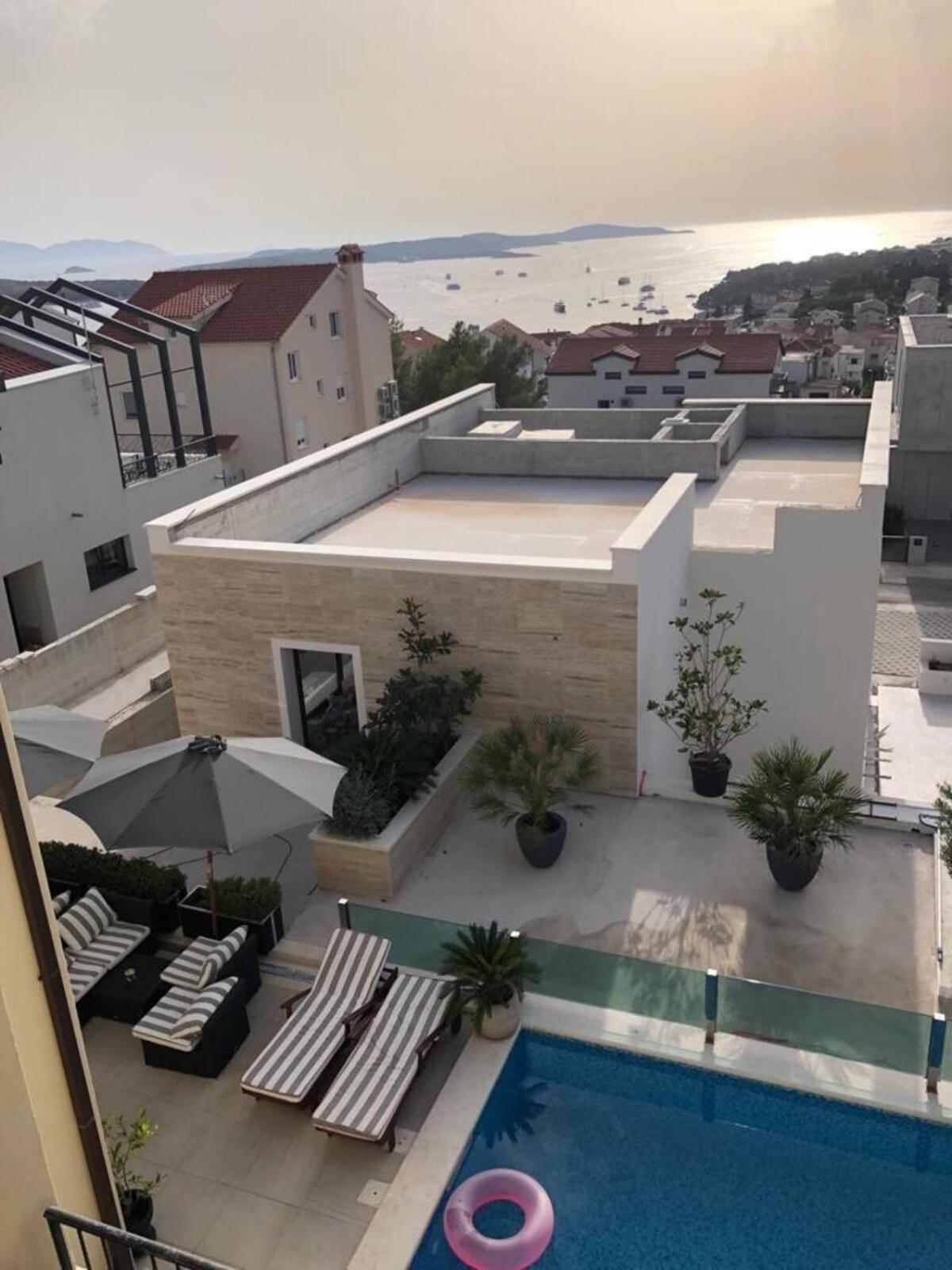 Apartment - Split Level photo 2