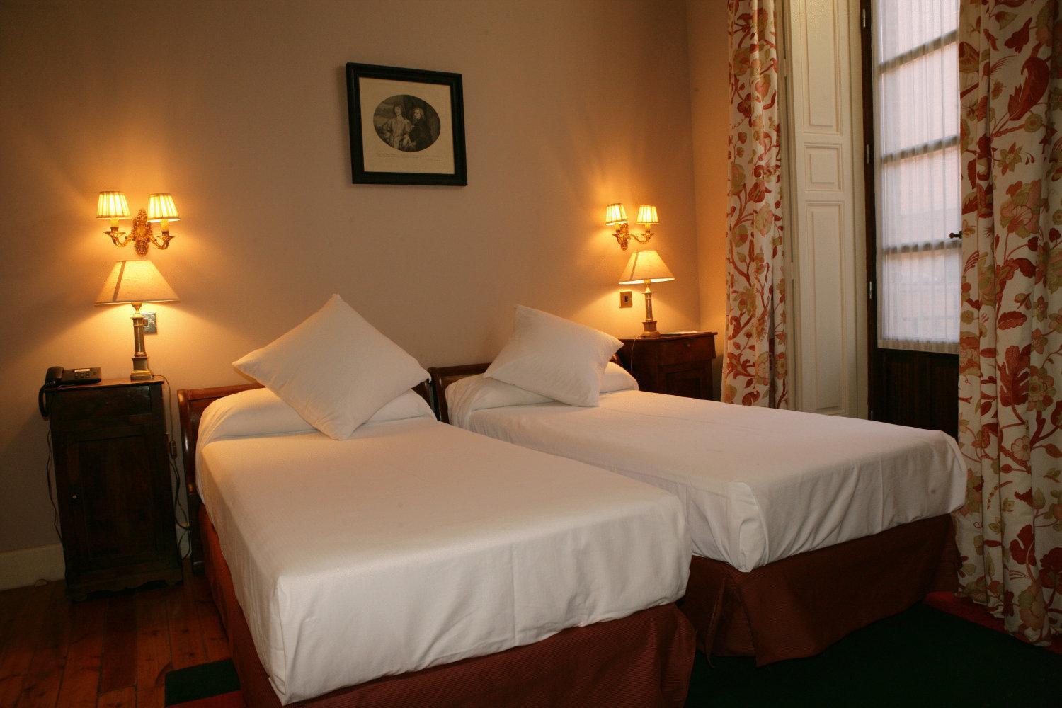 Double or Twin Room - Photo 8