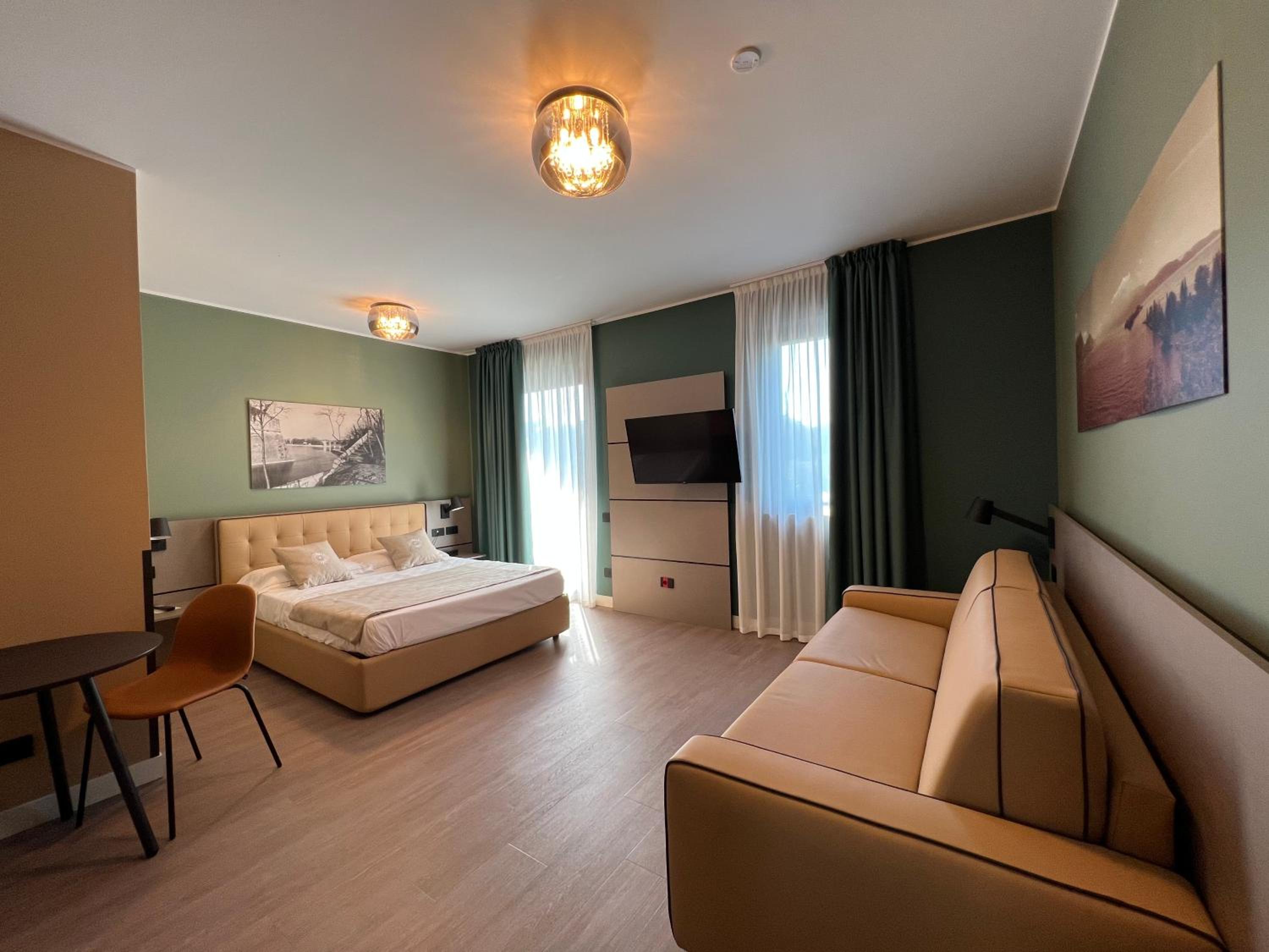 Superior Double Room With Balcony and Partial Lake View - Photo 6
