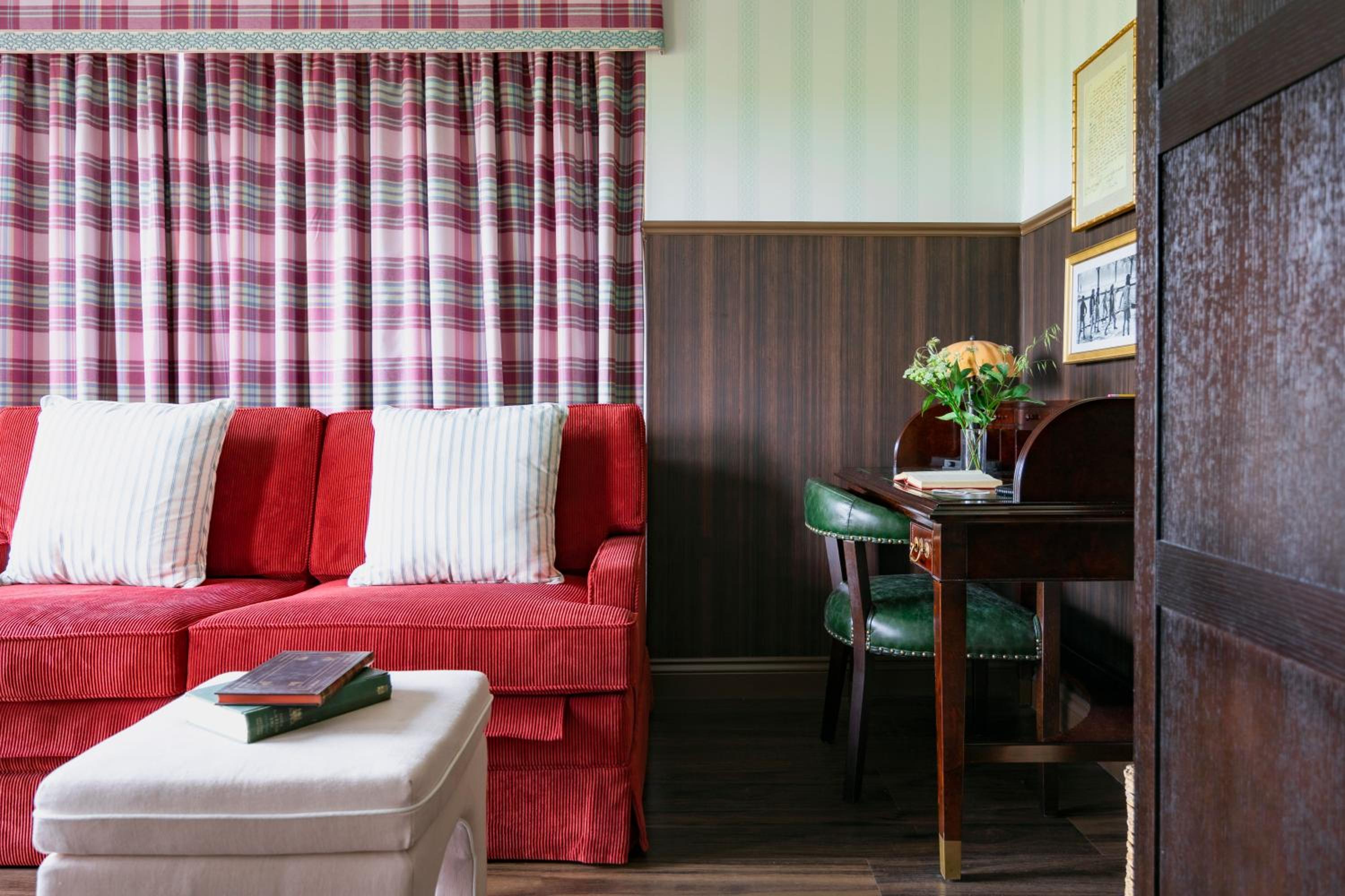 Graduate Junior King Suite with River View - Photo 10