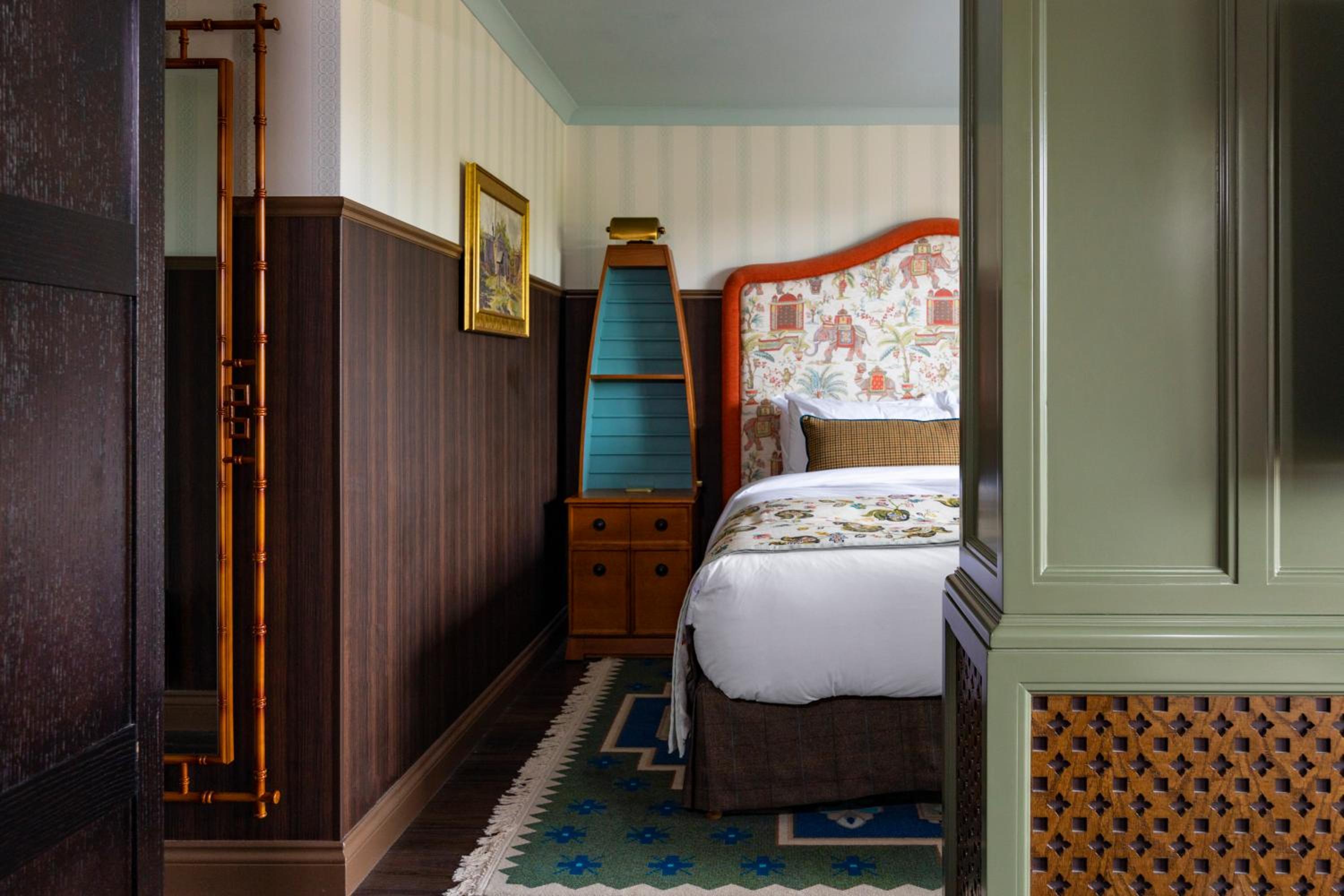 Graduate Junior King Suite with River View - Photo 7
