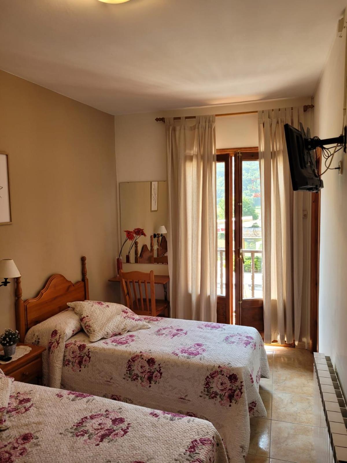 Habitación Estándar con Dos Camas Individuales