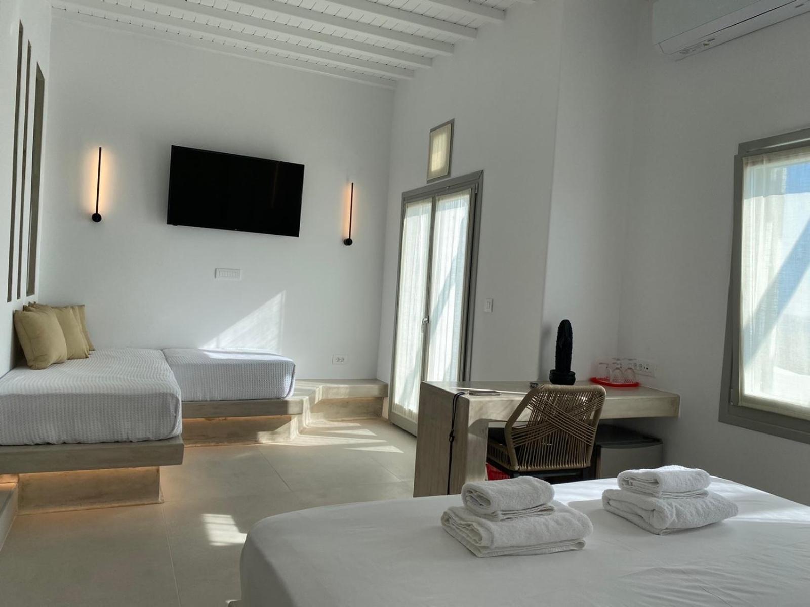 Deluxe Double Room with Balcony and Sea View - Photo 2