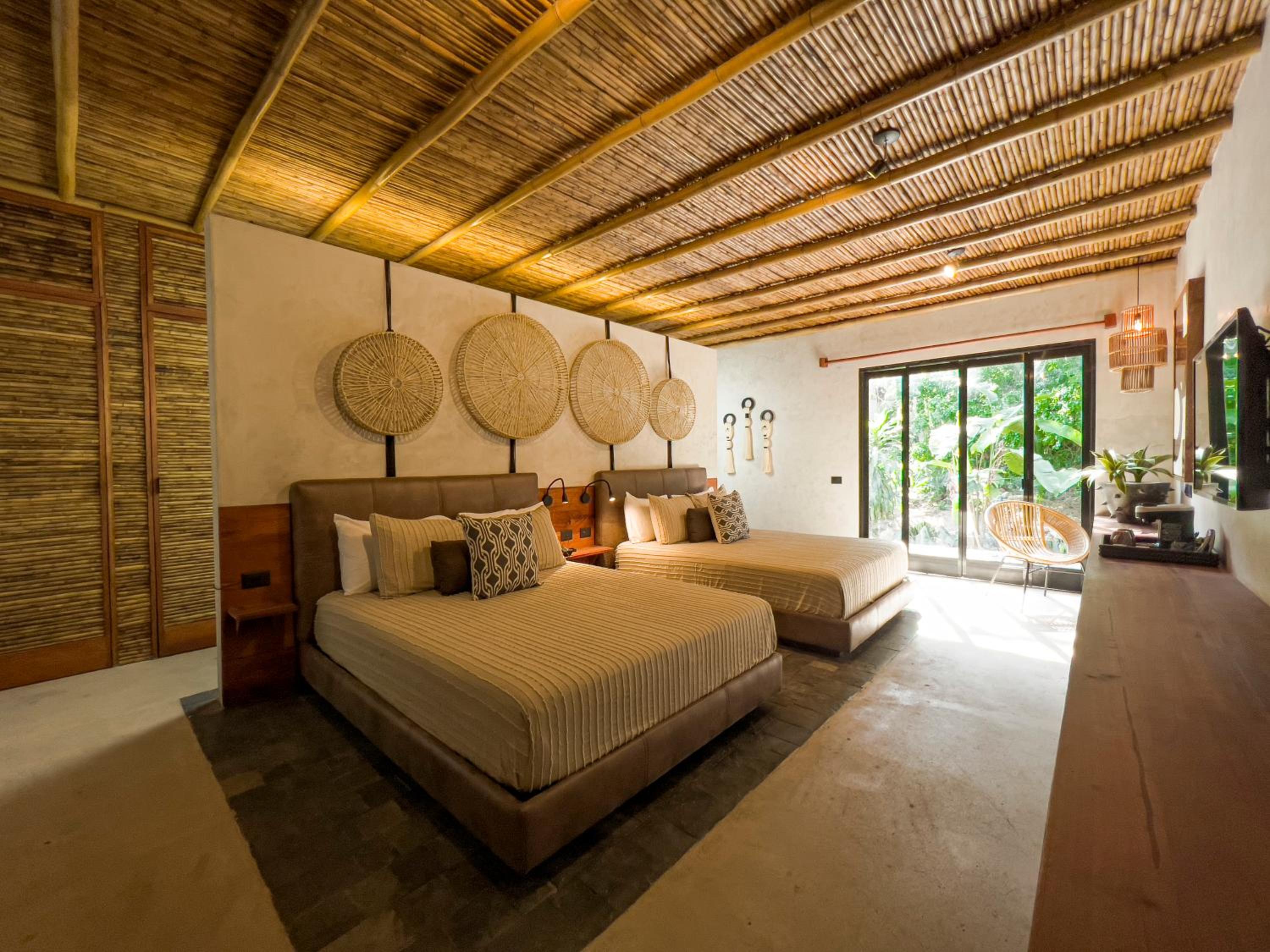 Deluxe Double Room with Two Double Beds - Photo 4
