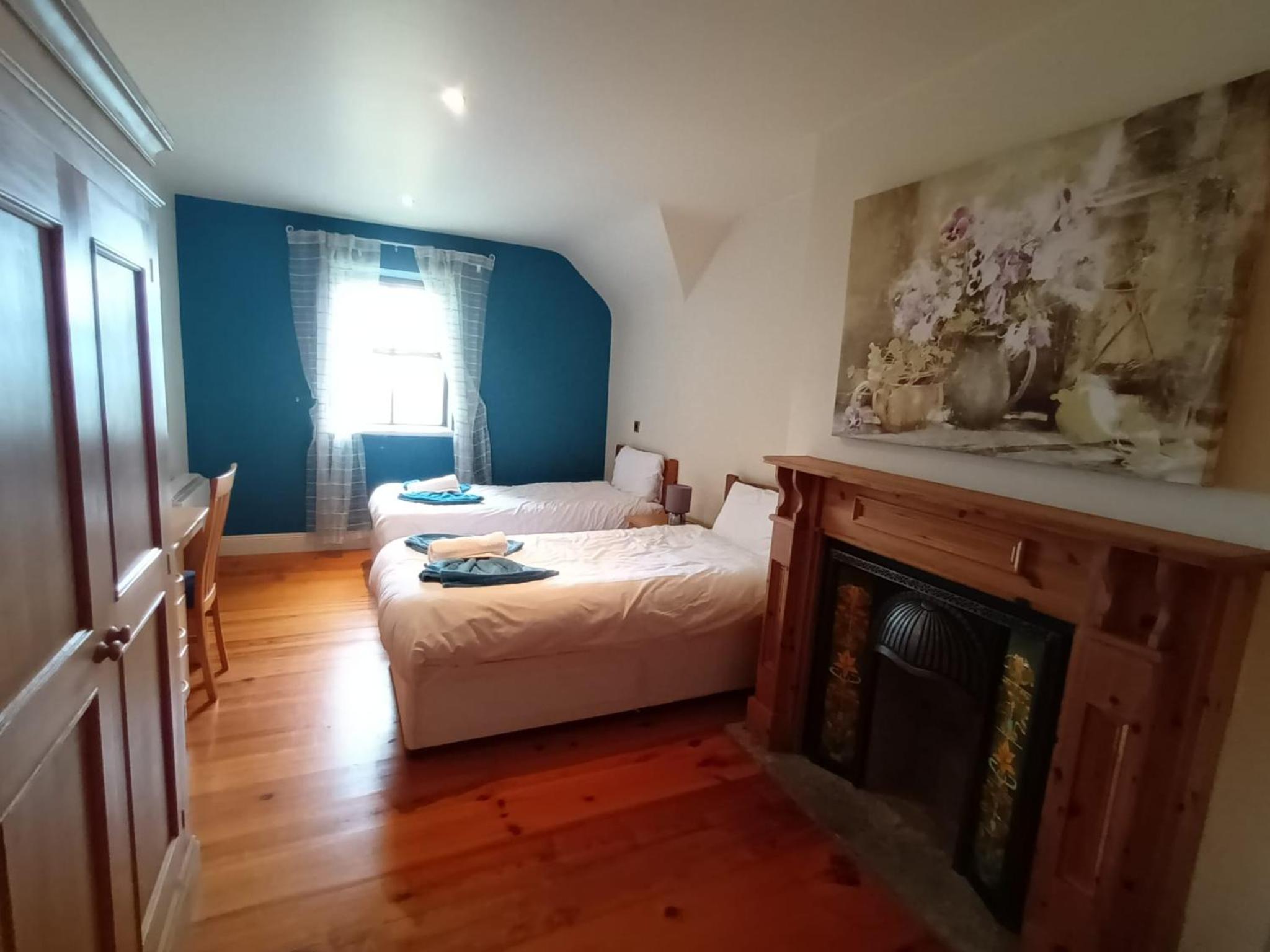 Three-Bedroom House - Photo 9